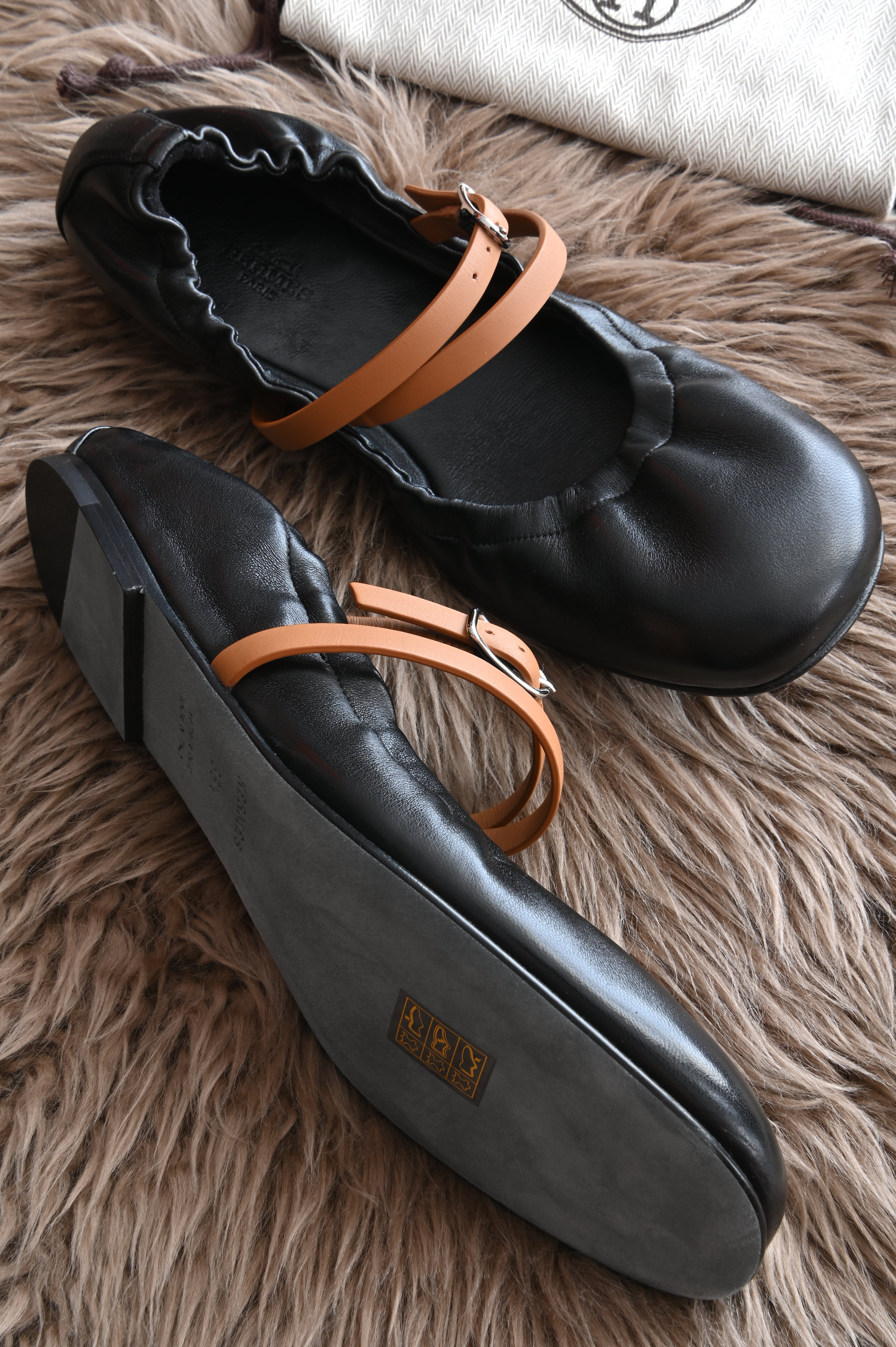 Hermes Jolly Ballet flats in Black and Tan