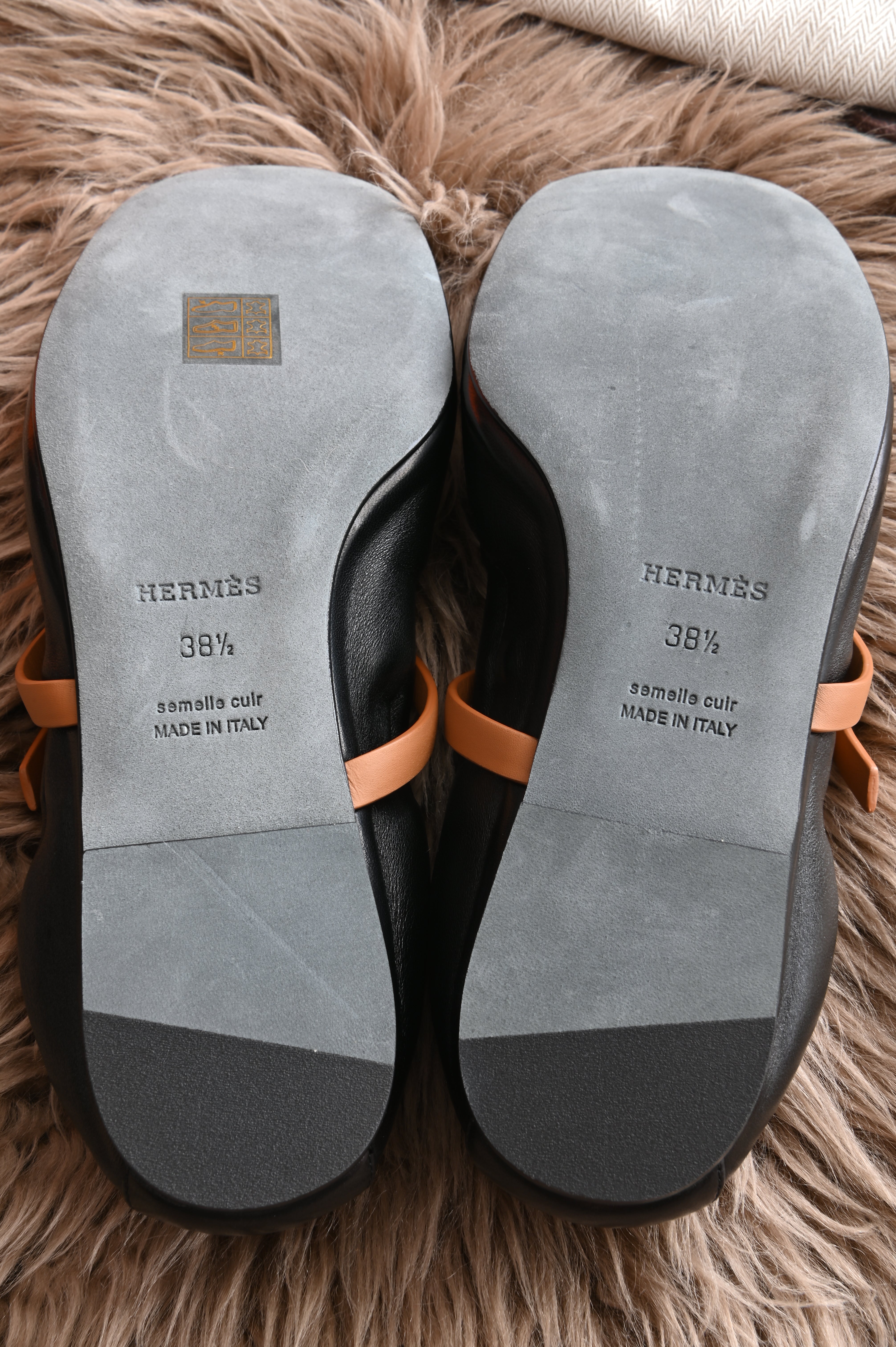 Hermes Jolly Ballet flats in Black and Tan