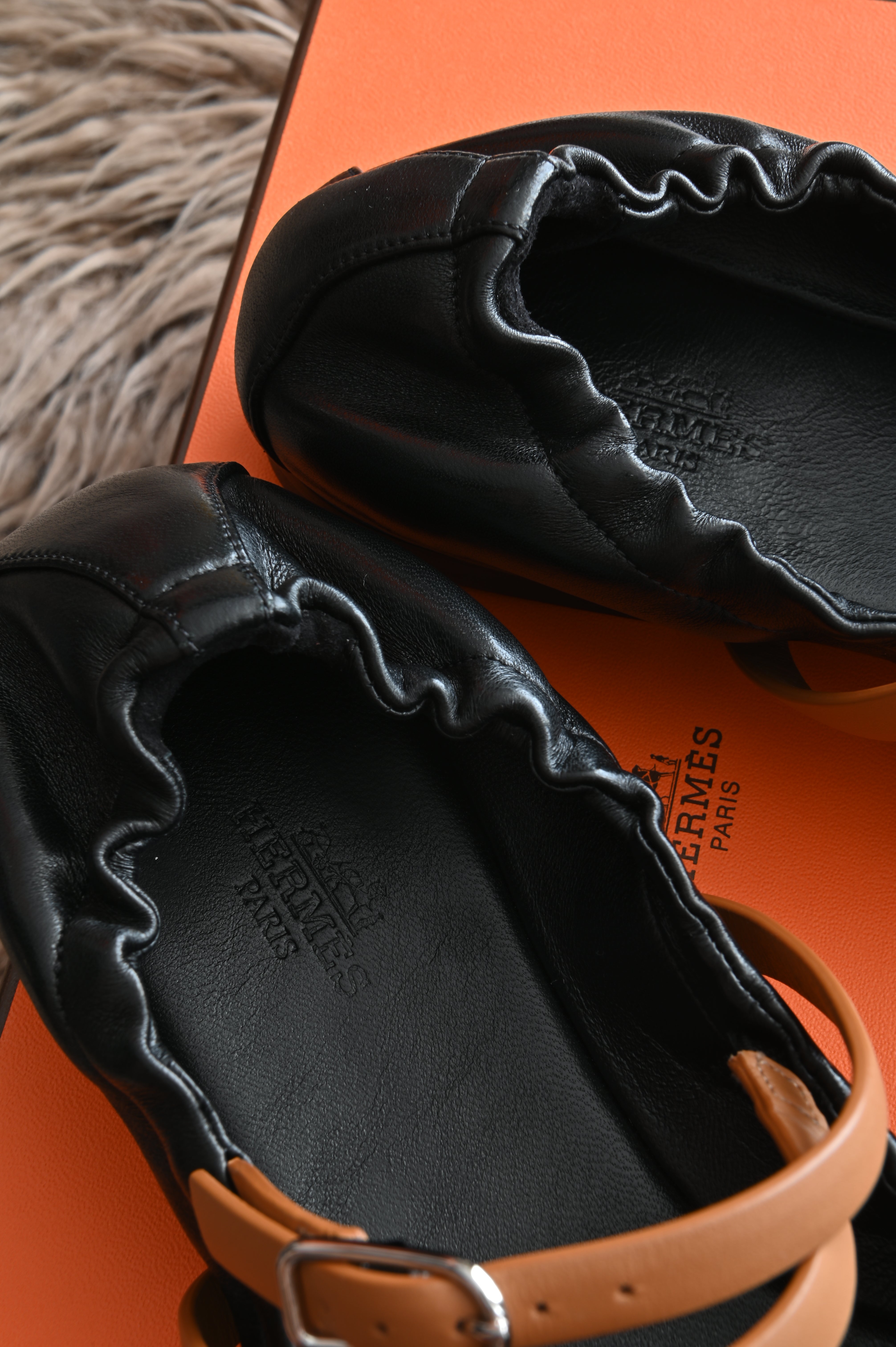 Hermes Jolly Ballet flats in Black and Tan