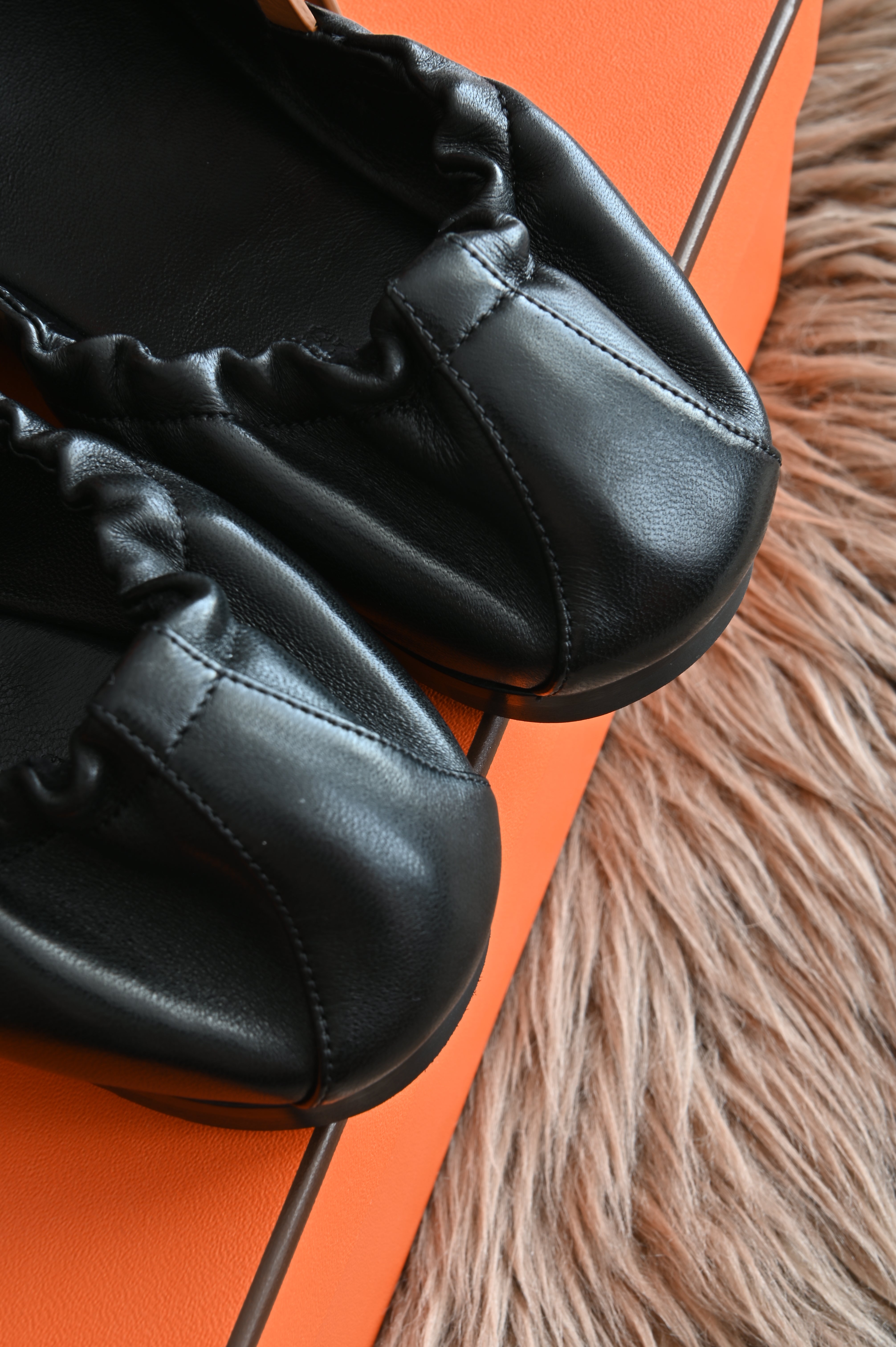 Hermes Jolly Ballet flats in Black and Tan