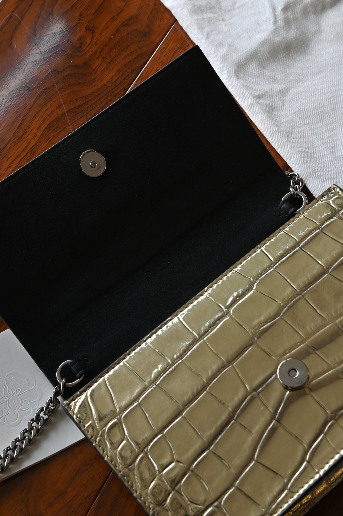 Alexander McQueen Gold Croc Emboss Skull Wallet On Chain open