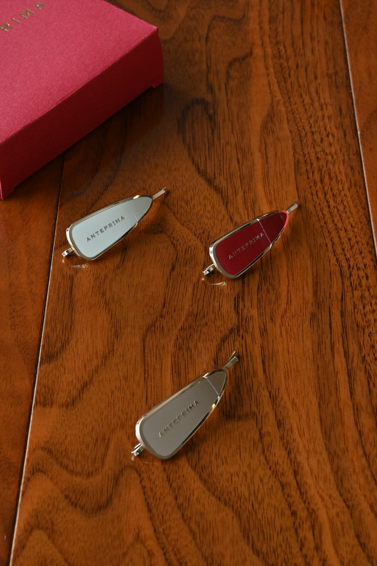 Anteprima White Red Hair Clips two