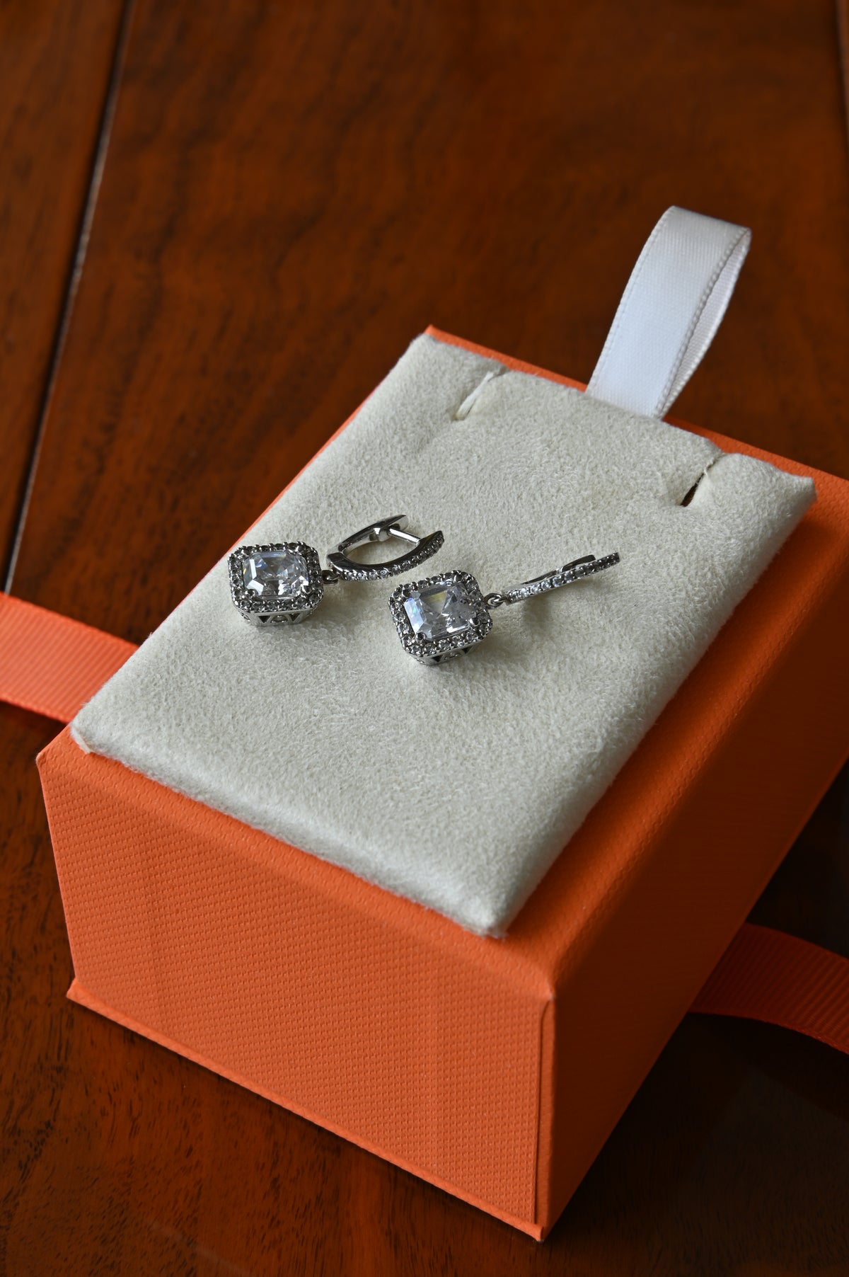 Arte Madrid Square Crystal Earrings angle