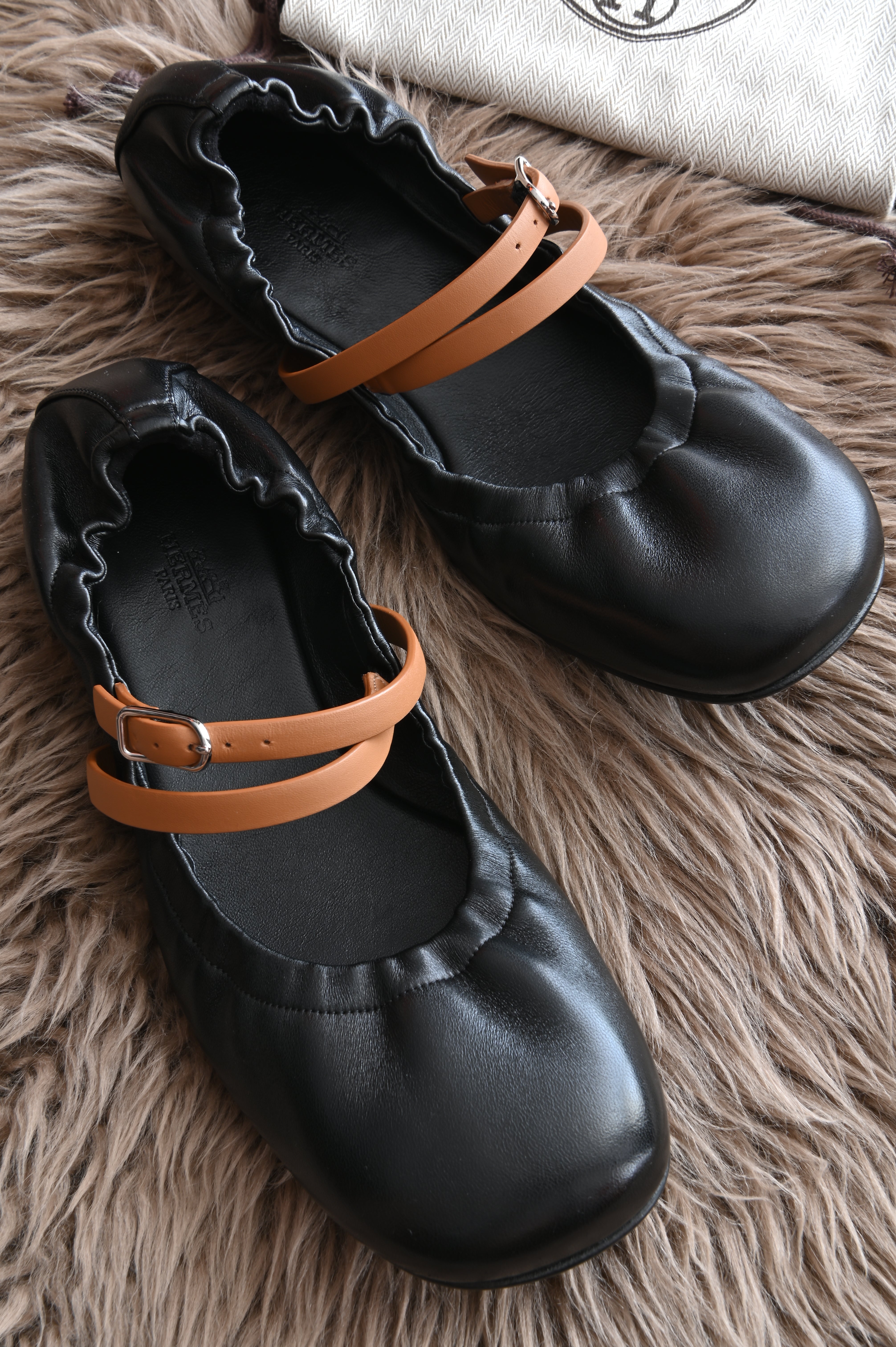 Hermes Jolly Ballet flats in Black and Tan