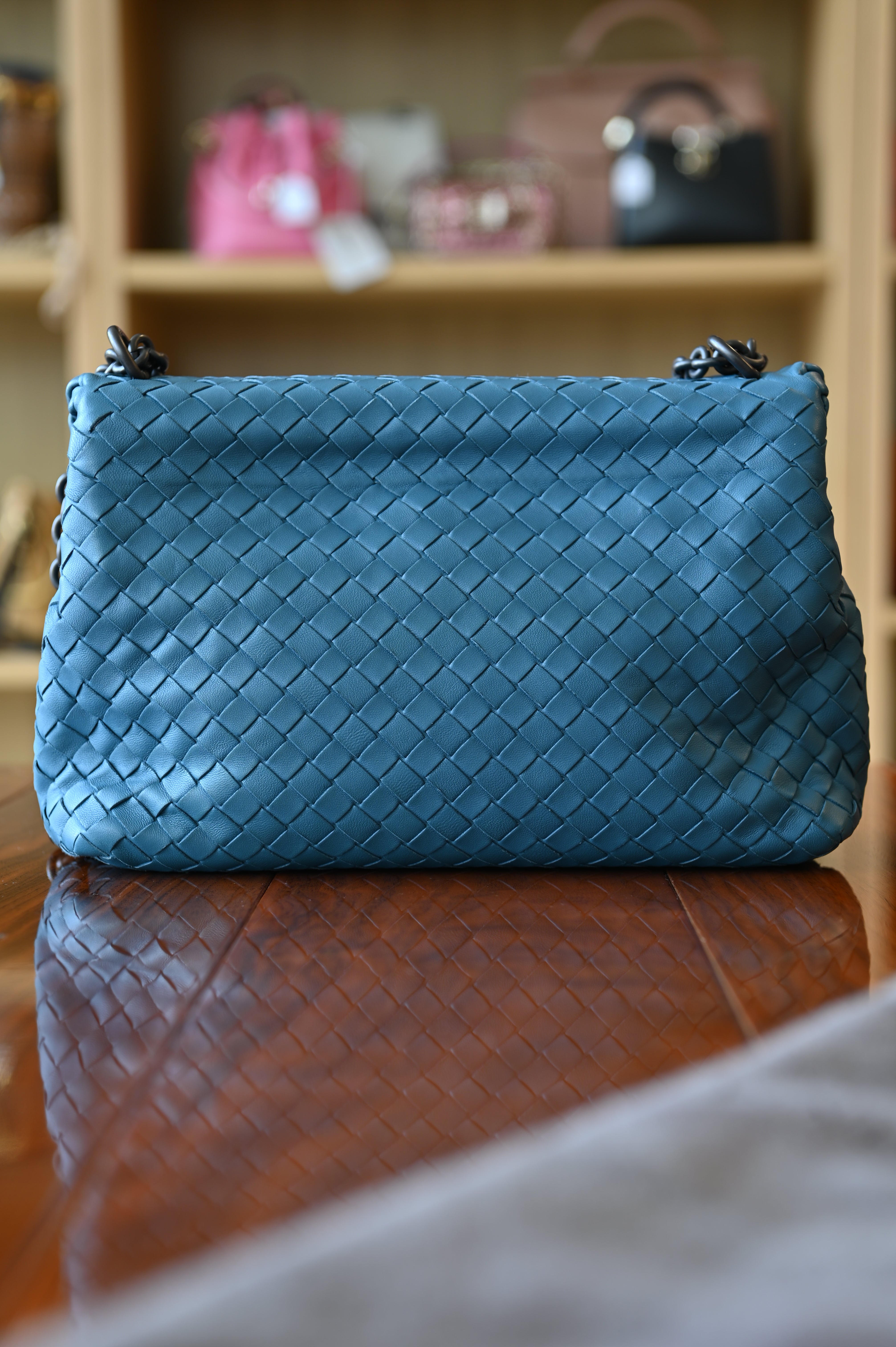 Preloved Authentic Bottega Veneta Teal Blue Roma Intrecciato Bag crafted in woven leather, featuring the brand’s signature Intrecciato craftsmanship, structured silhouette, dual top handles, and spacious interior.