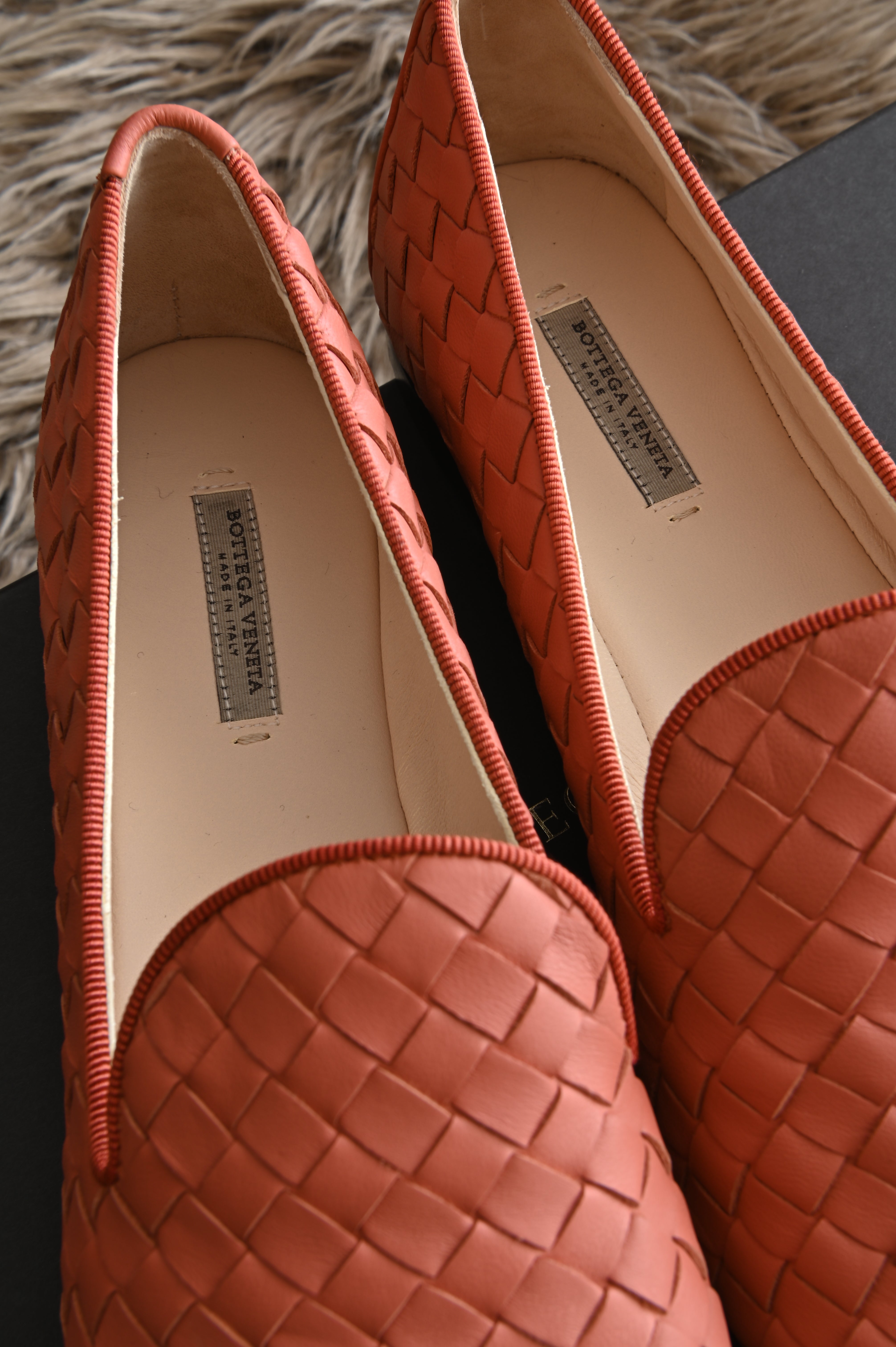 Bottega Veneta Intrecciato Peach Slippers logo