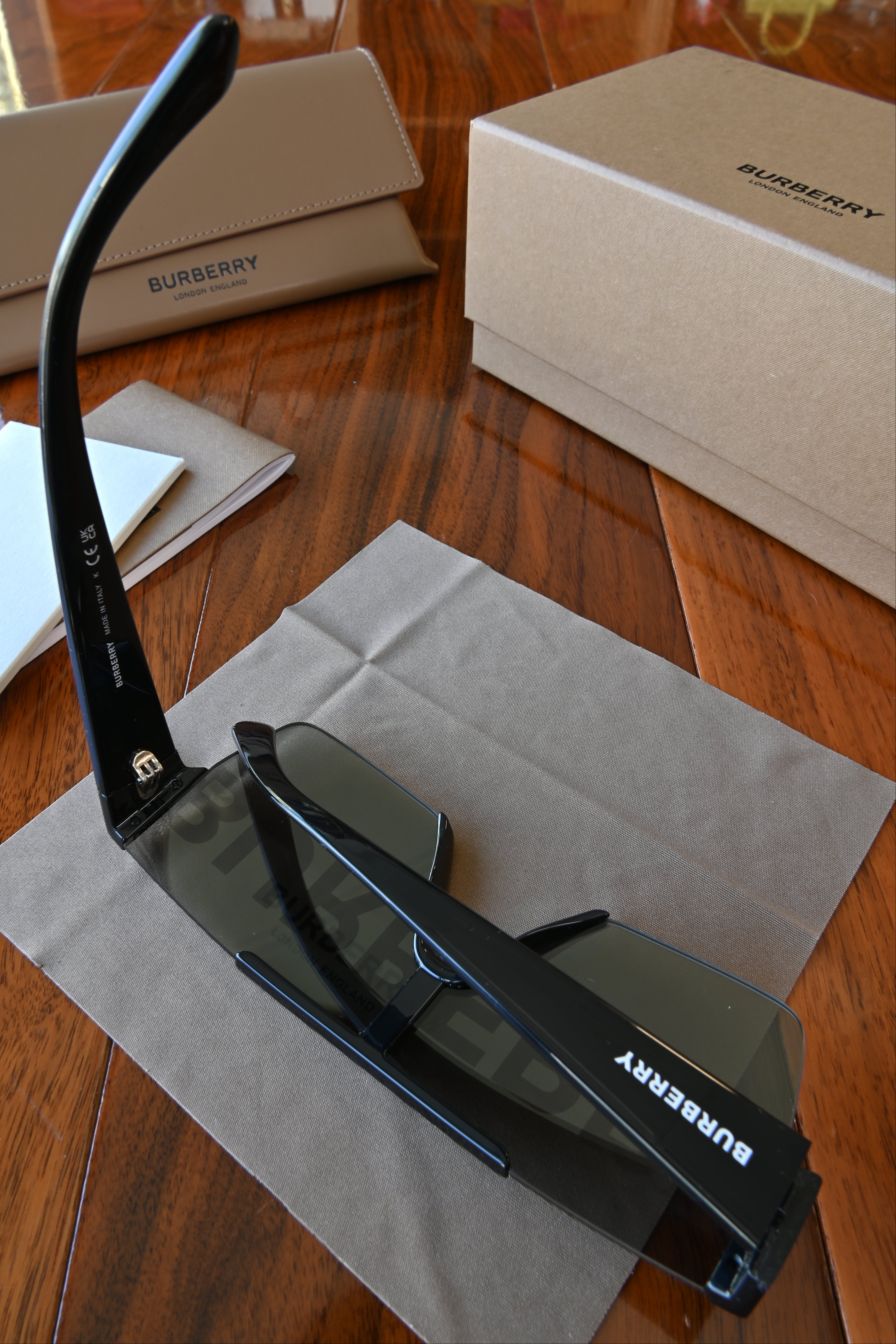 Burberry Logo Sports Sunglasses right
