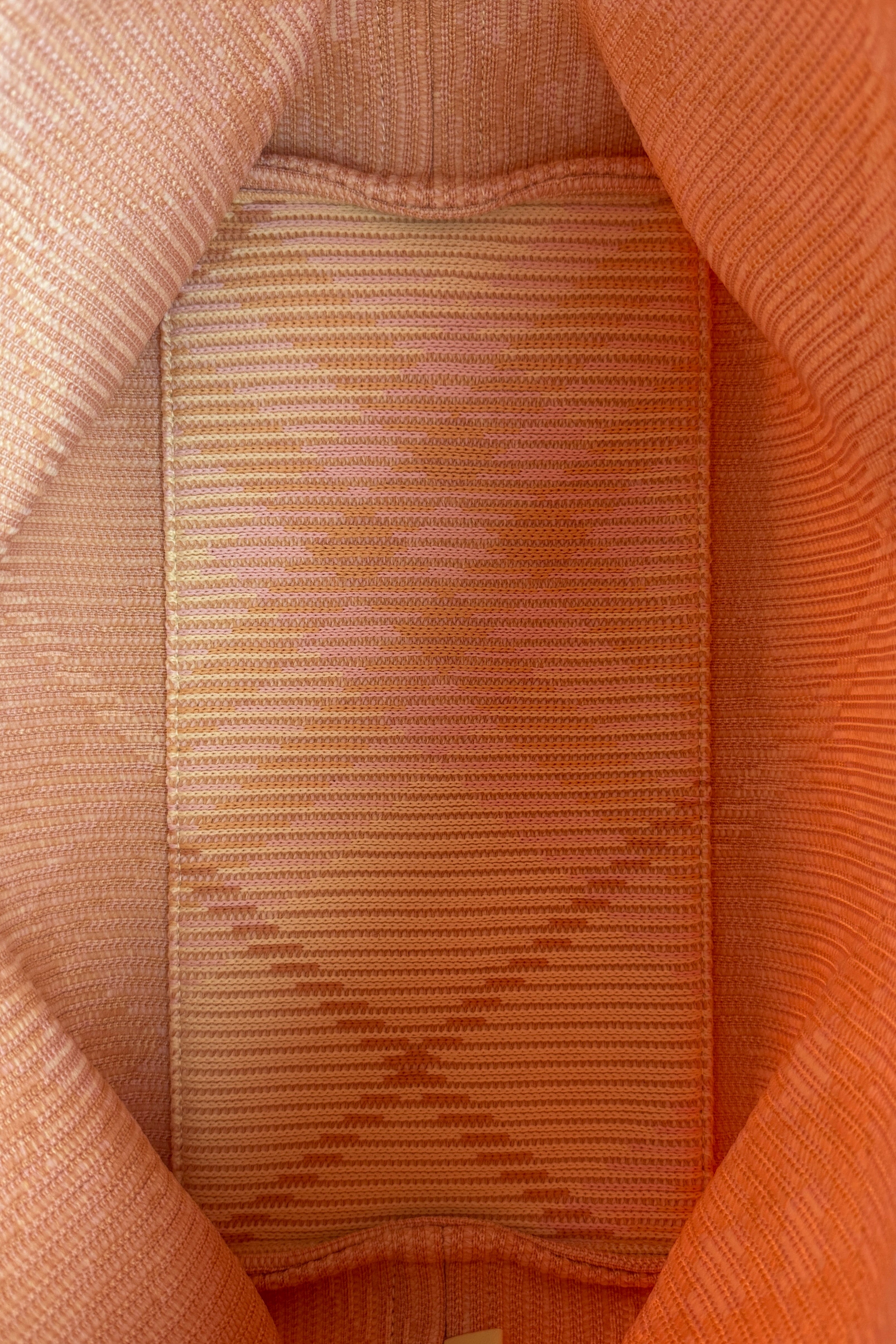 Burberry Peg Handle Pink Beige Knit Hobo Bag inner details