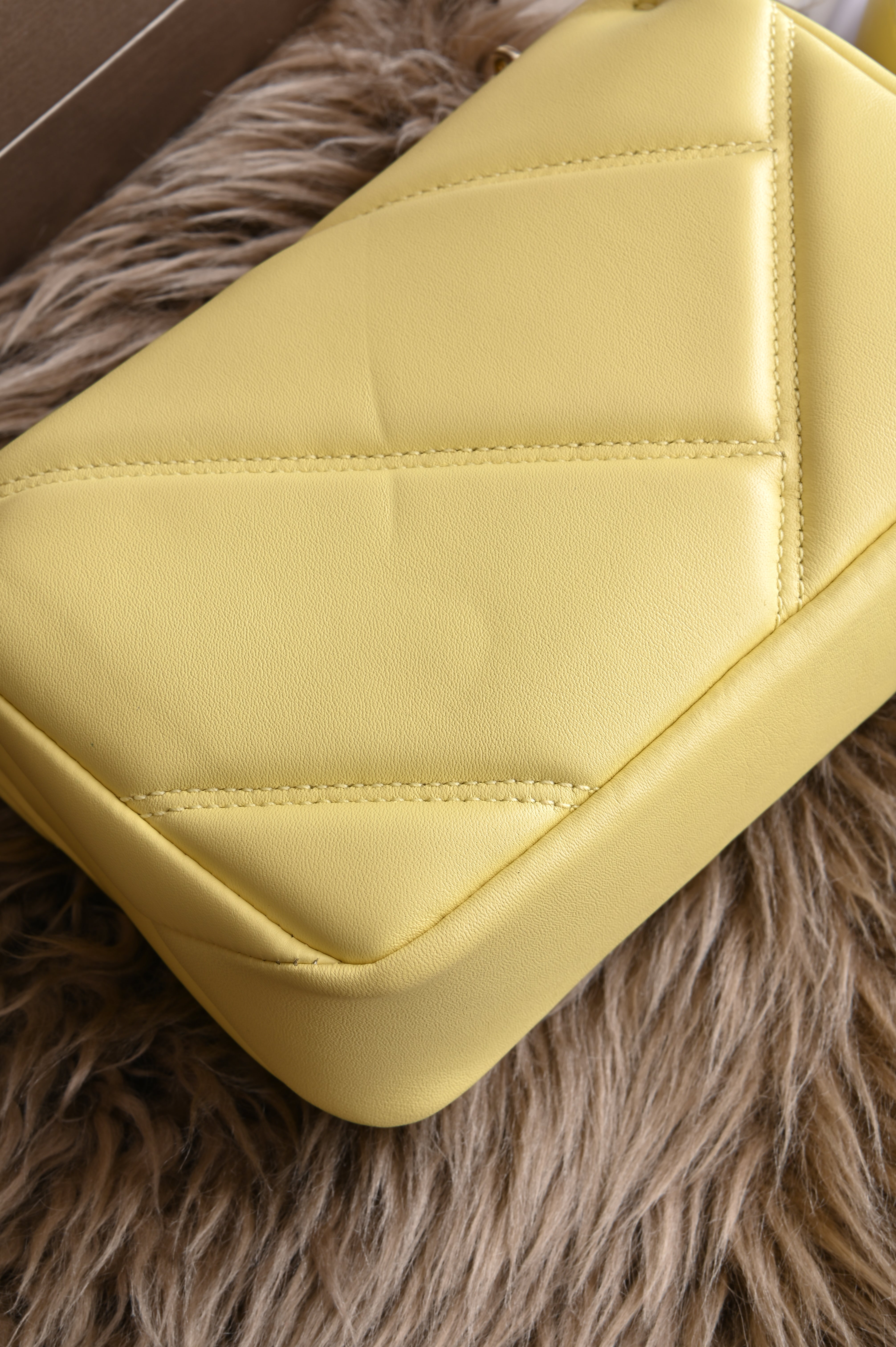 Bvlgari Serpenti Cabochon Small bag back corner