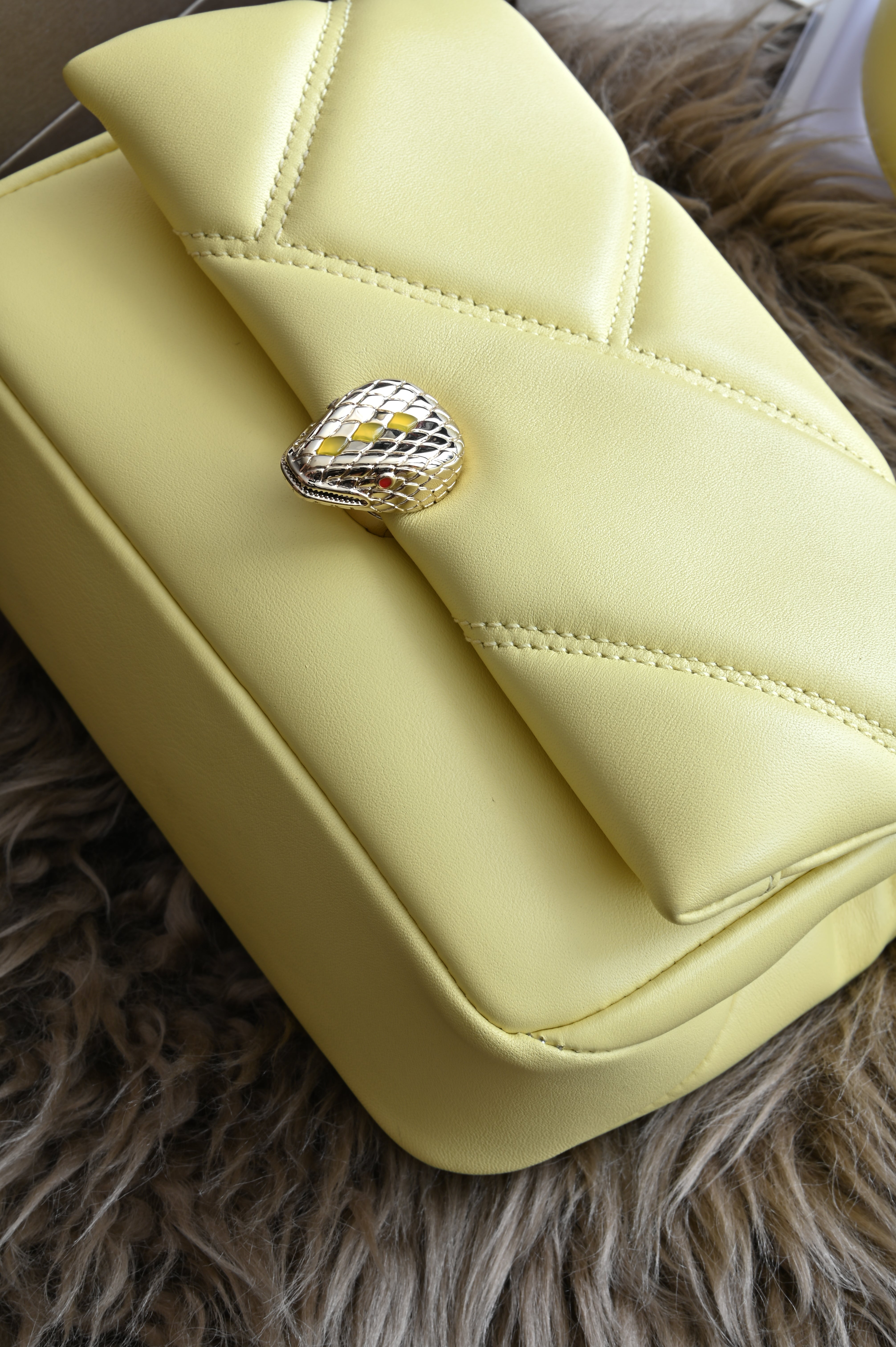 Bvlgari Serpenti Cabochon Small bag corner two