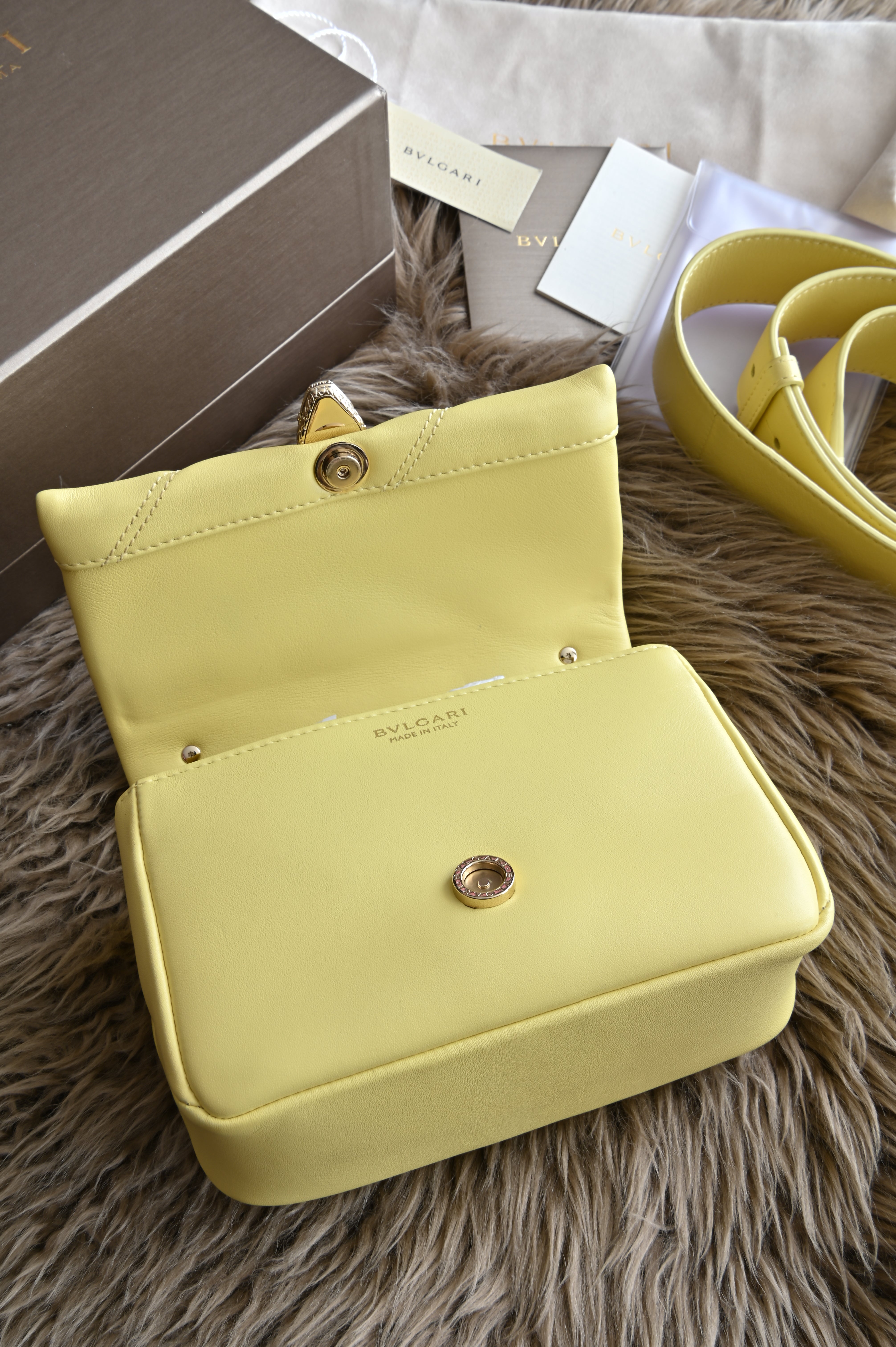 Bvlgari Serpenti Cabochon Small bag open