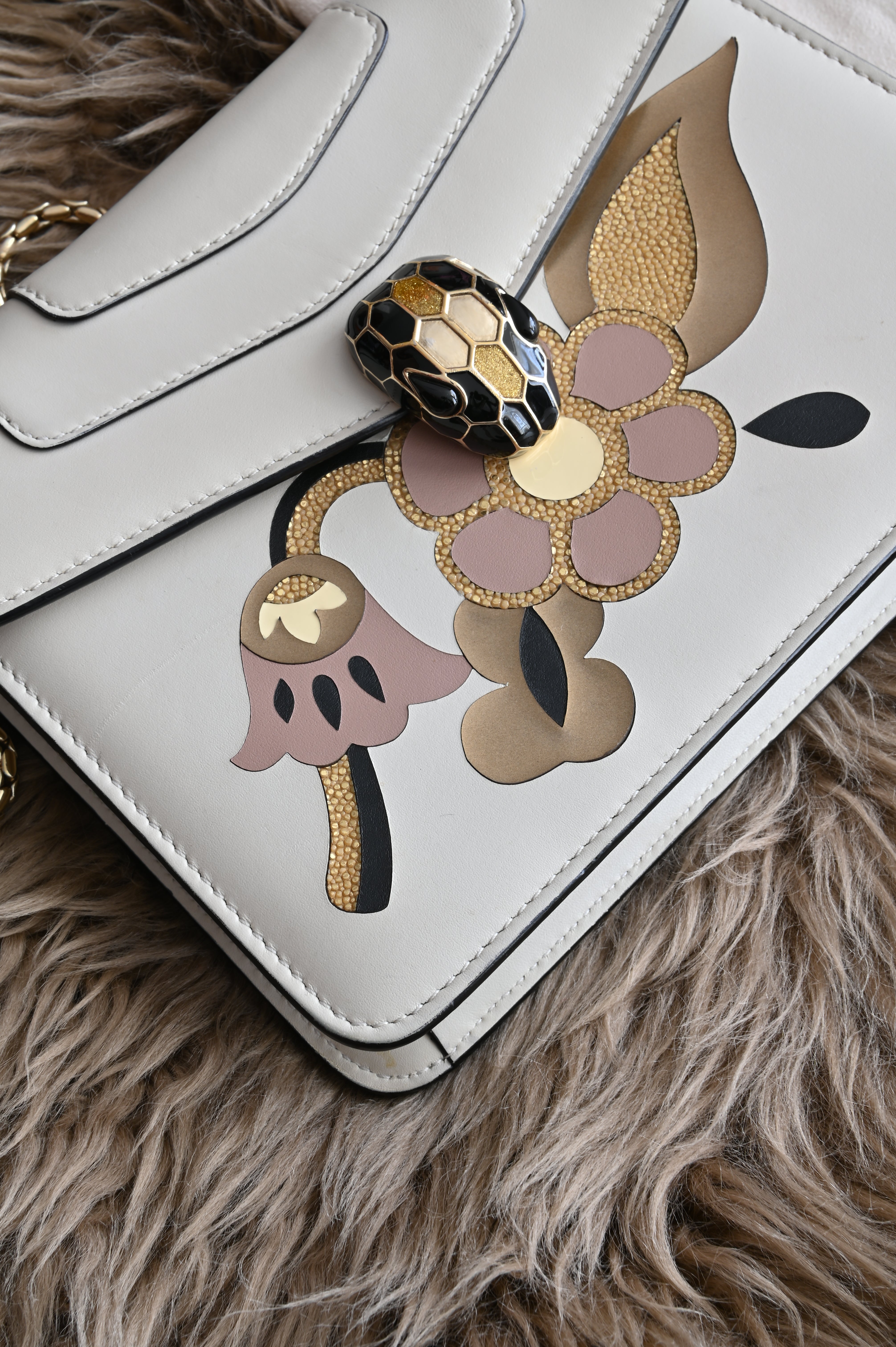 Bvlgari Serpenti Wallet on Chain corner