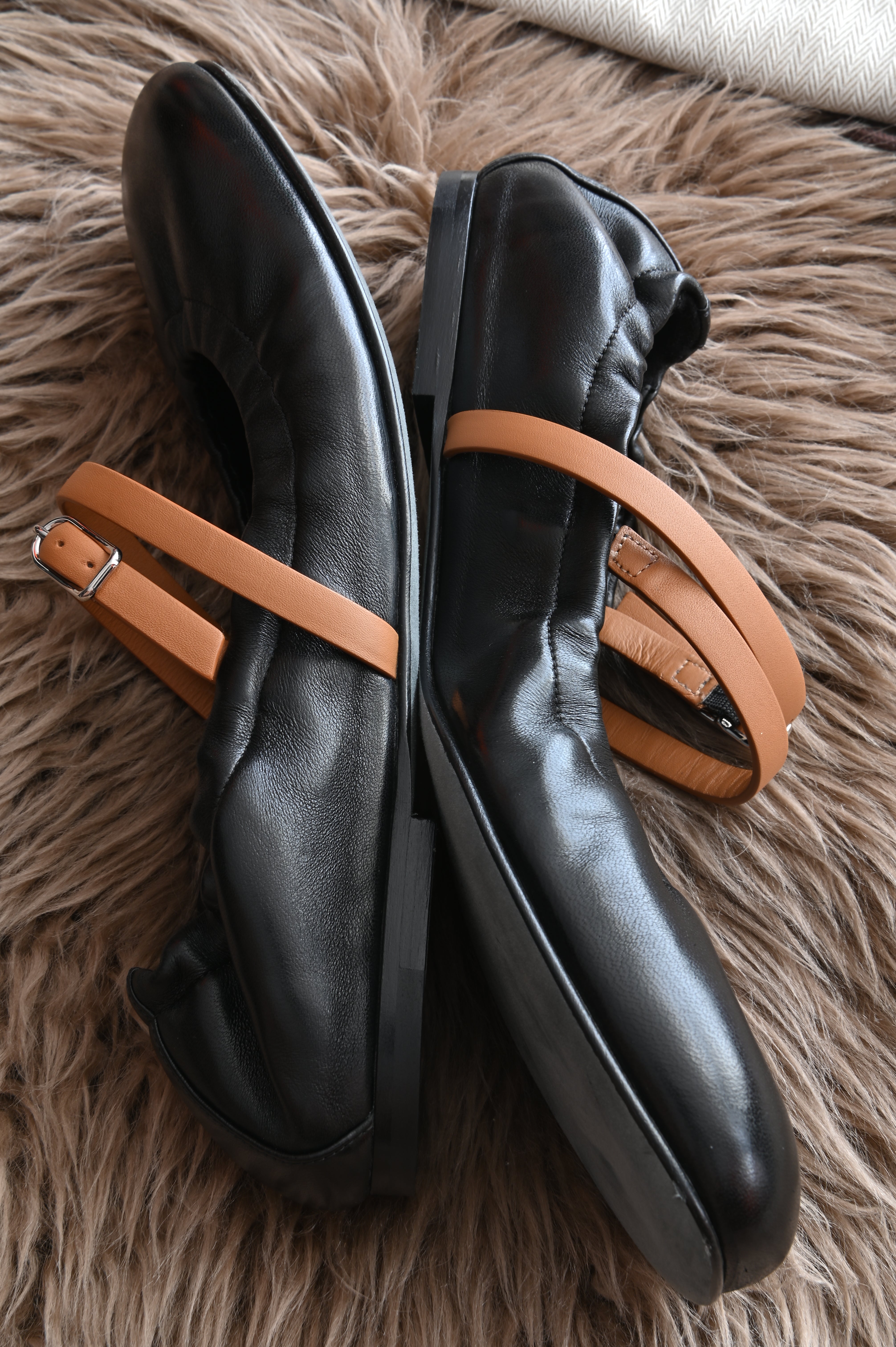 Hermes Jolly Ballet flats in Black and Tan