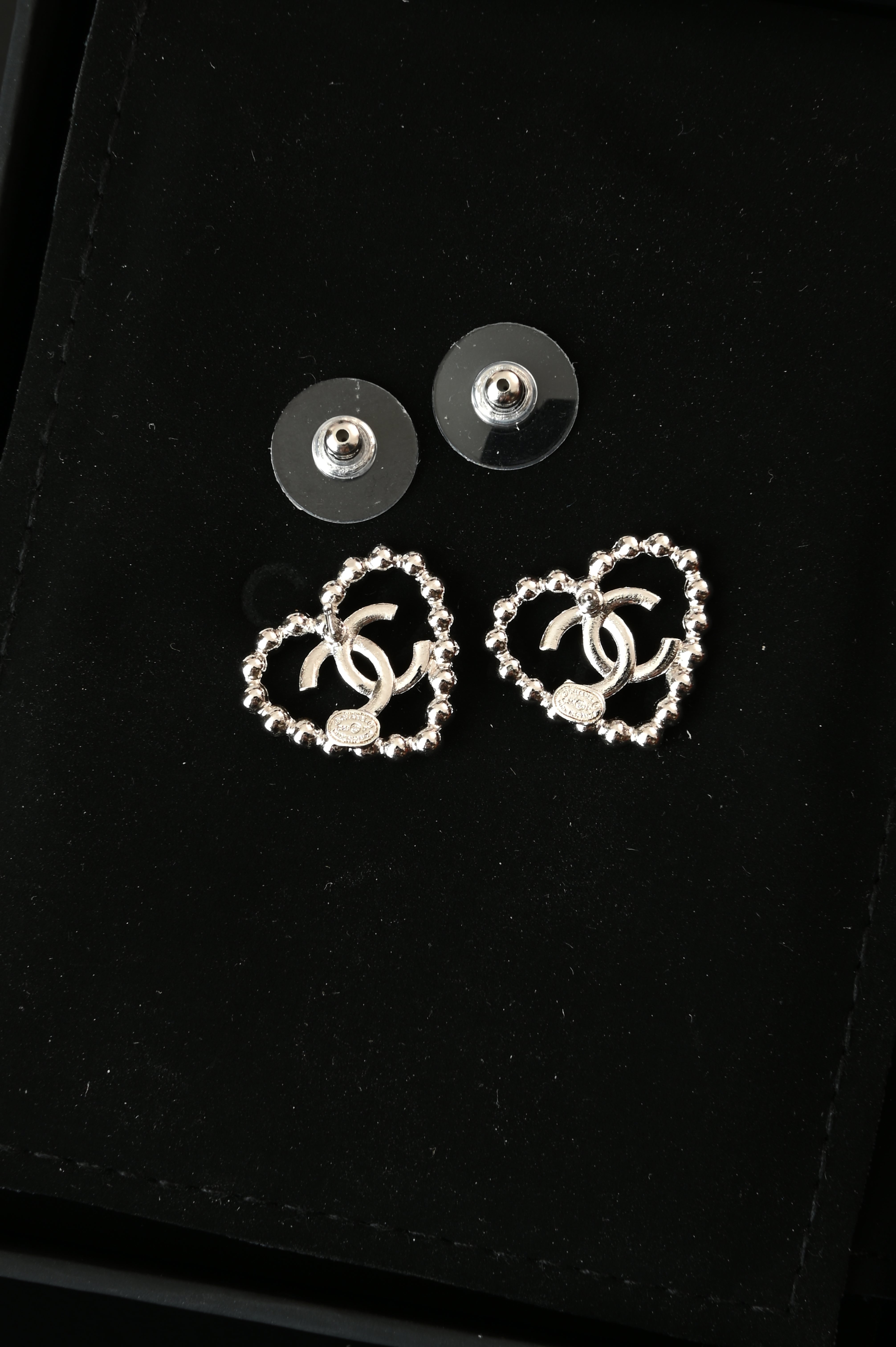 Chanel CC silver heart earrings B25