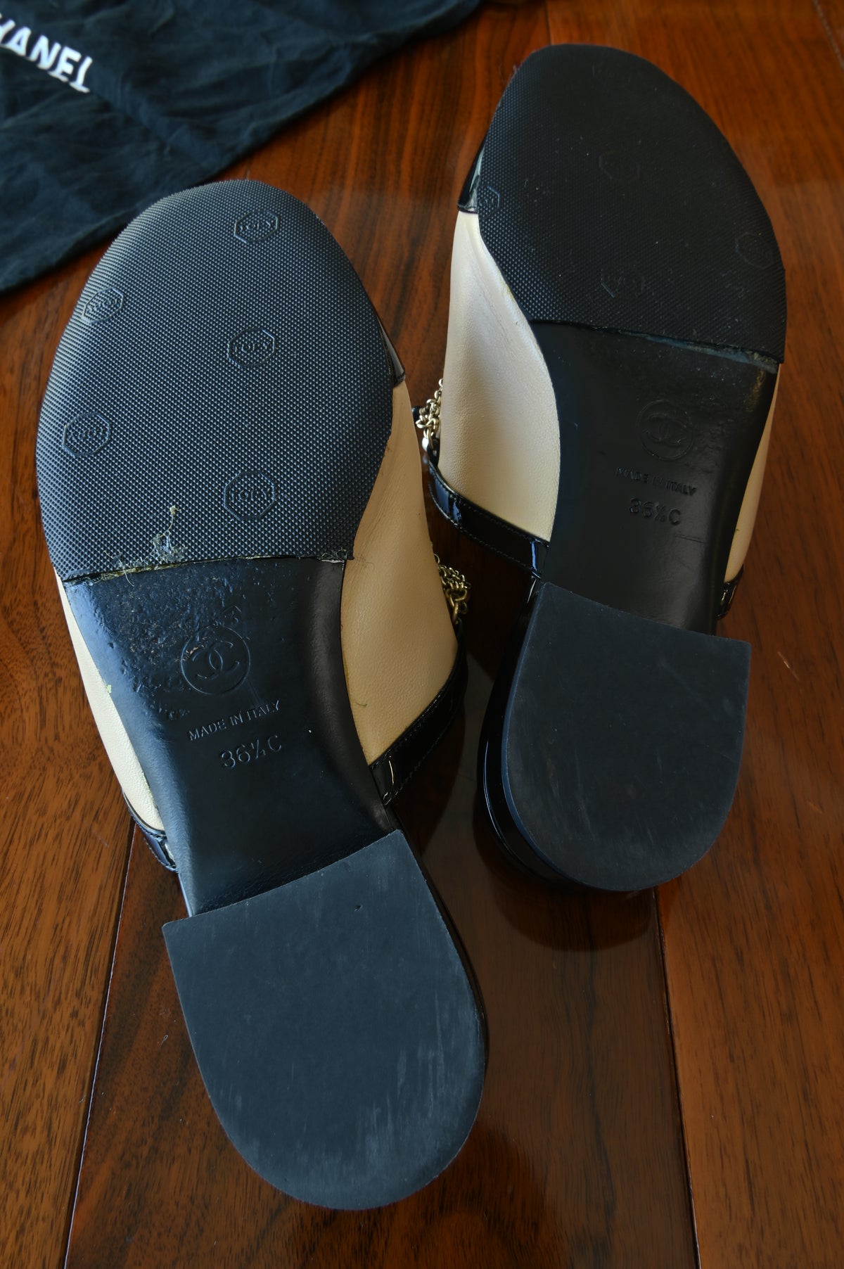 Chanel Beige Black Patent Pearl Chain Embellished Mules bottom