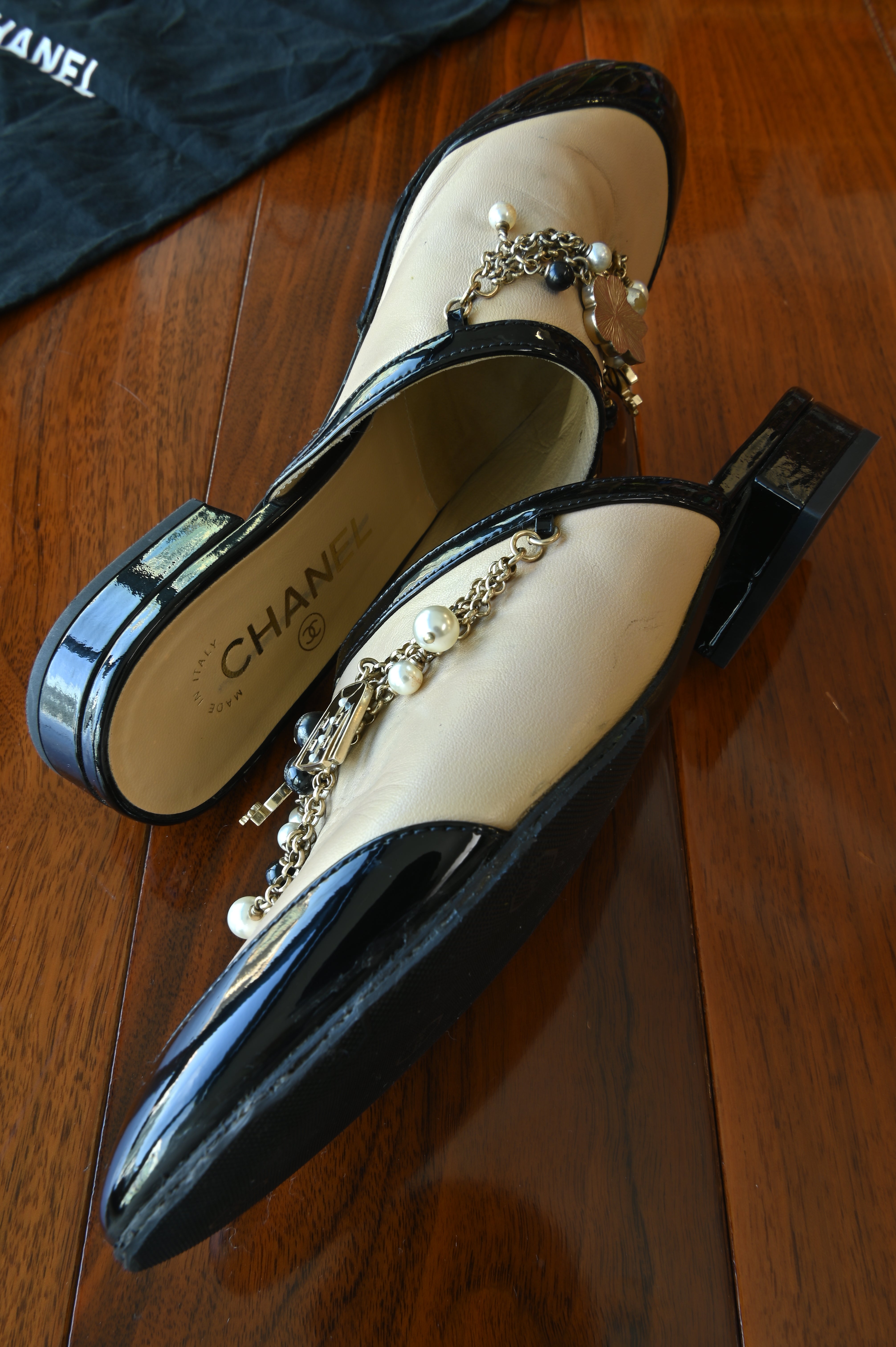 Chanel Beige Black Patent Pearl Chain Embellished Mules side