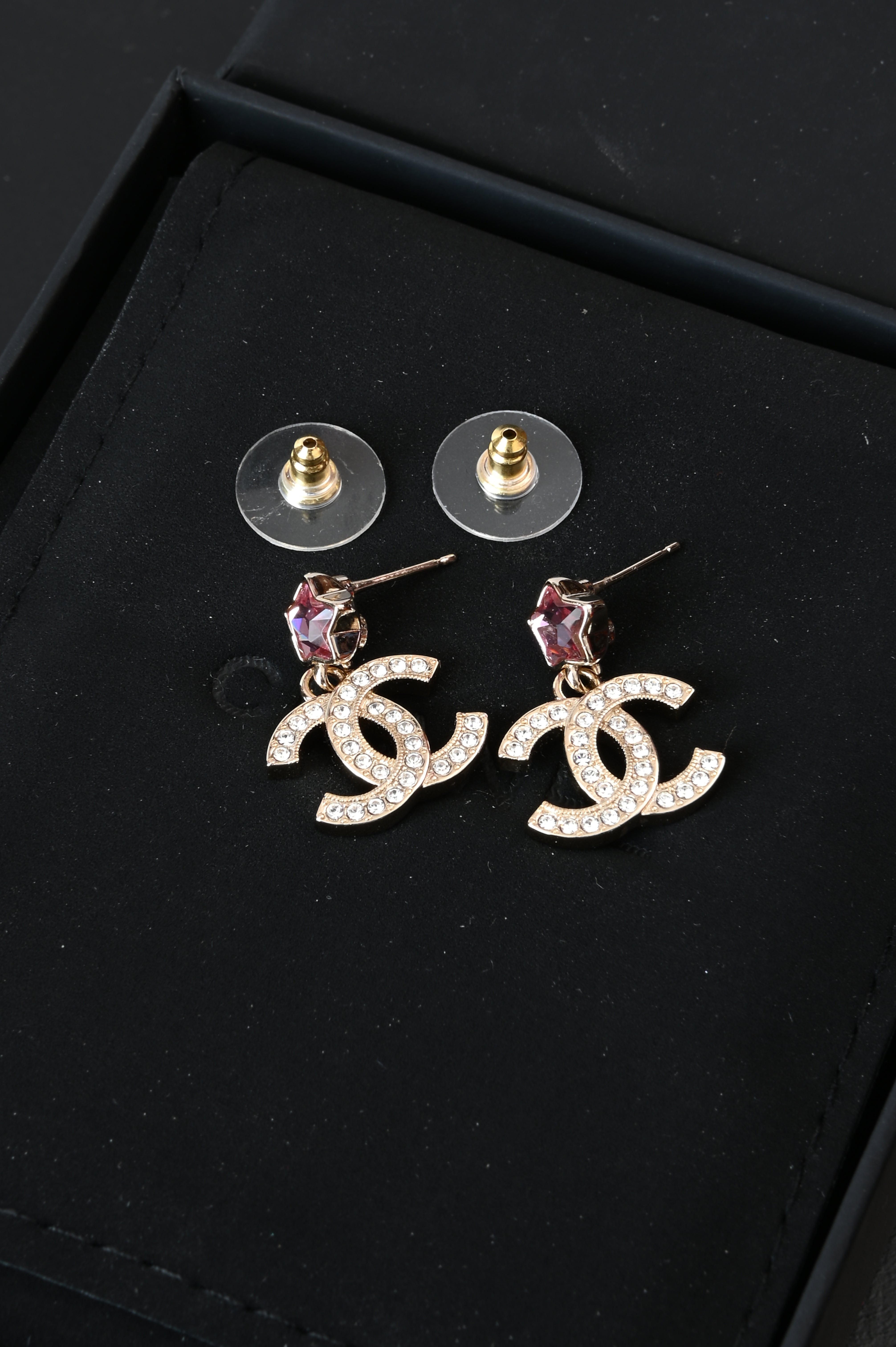 Chanel CC pendant star earrings B25