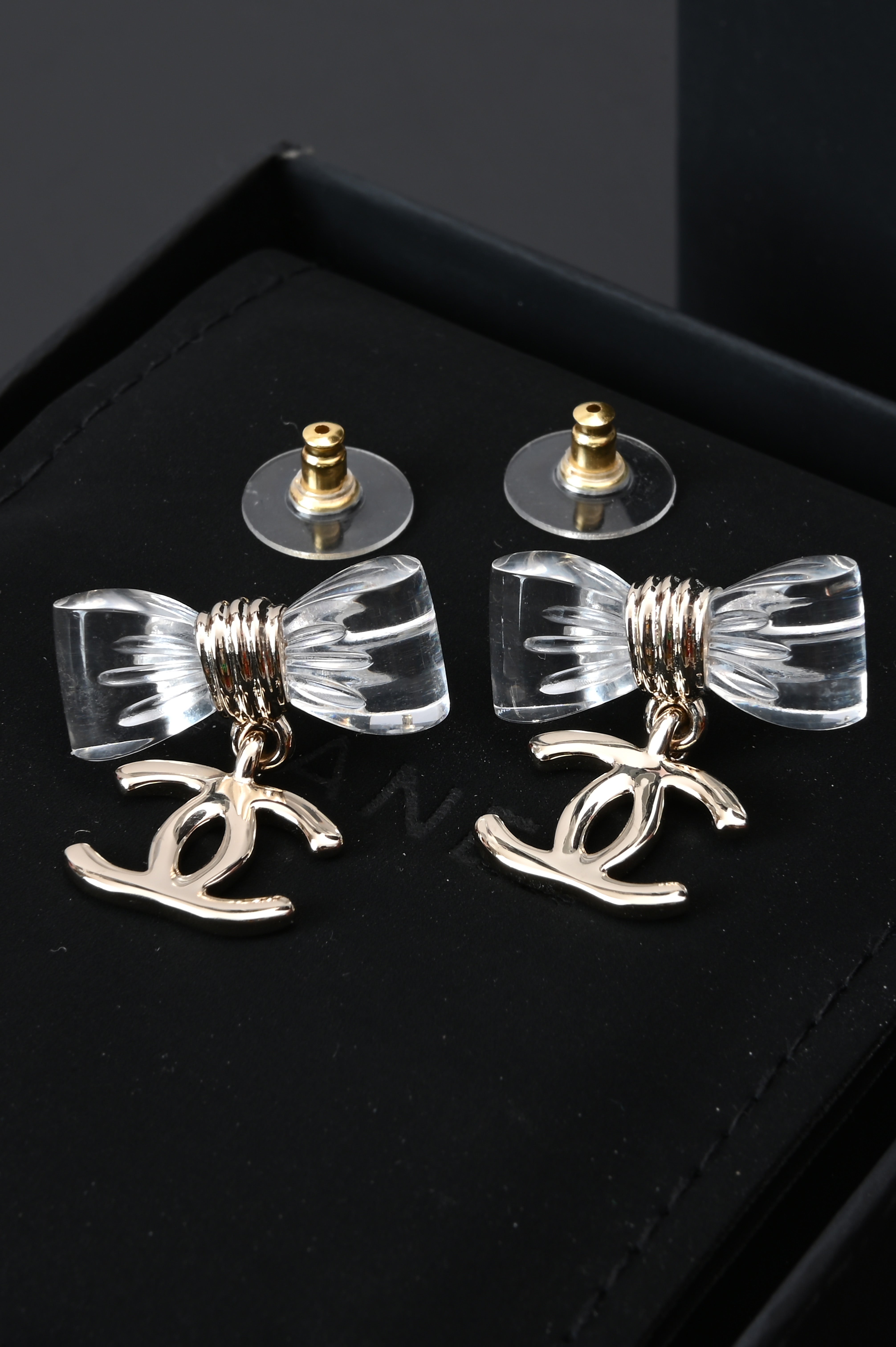 Chanel D25 CC Bow earrings