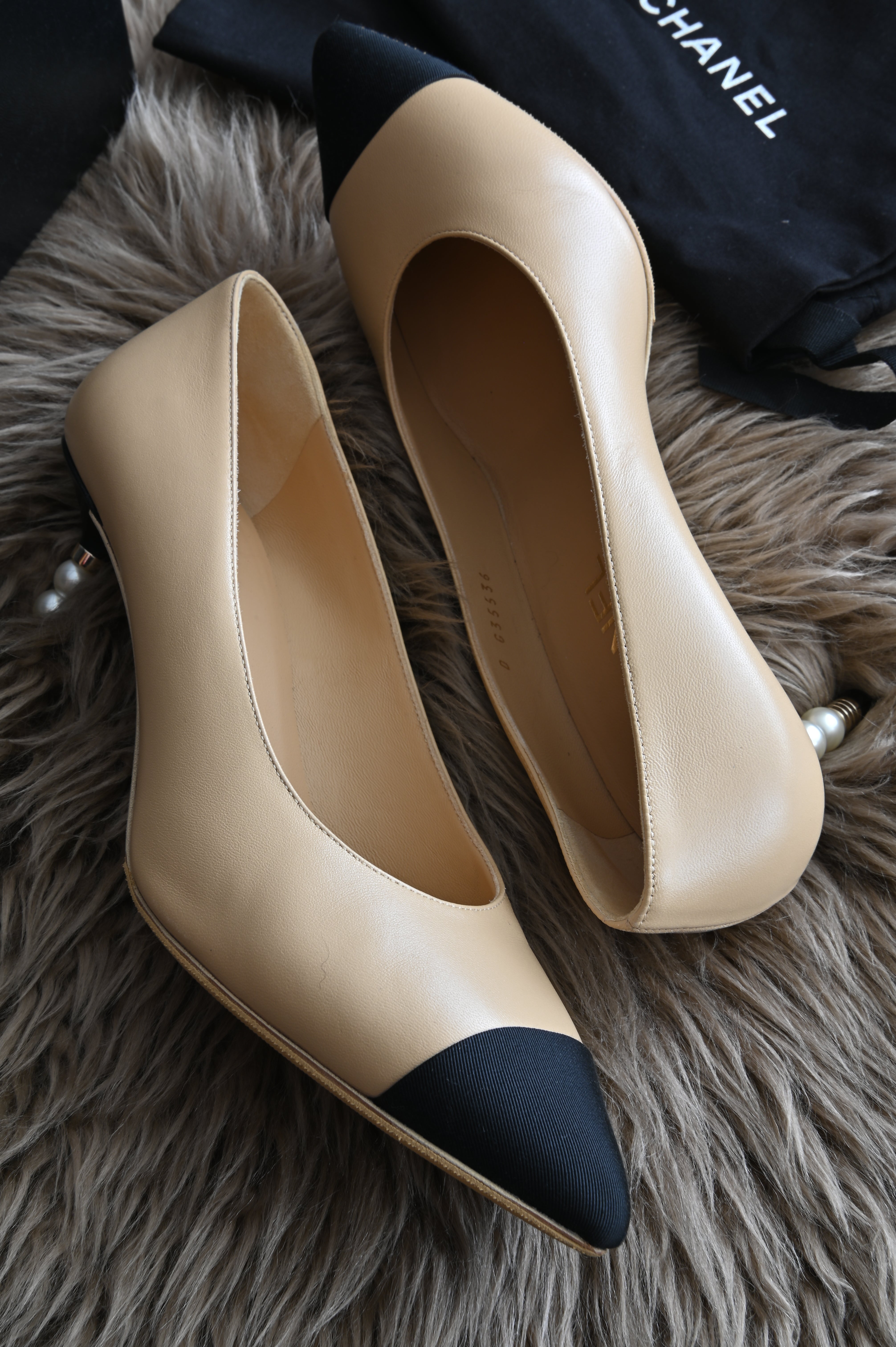 Chanel Pearl heels Two Tone Beige Black pumps side