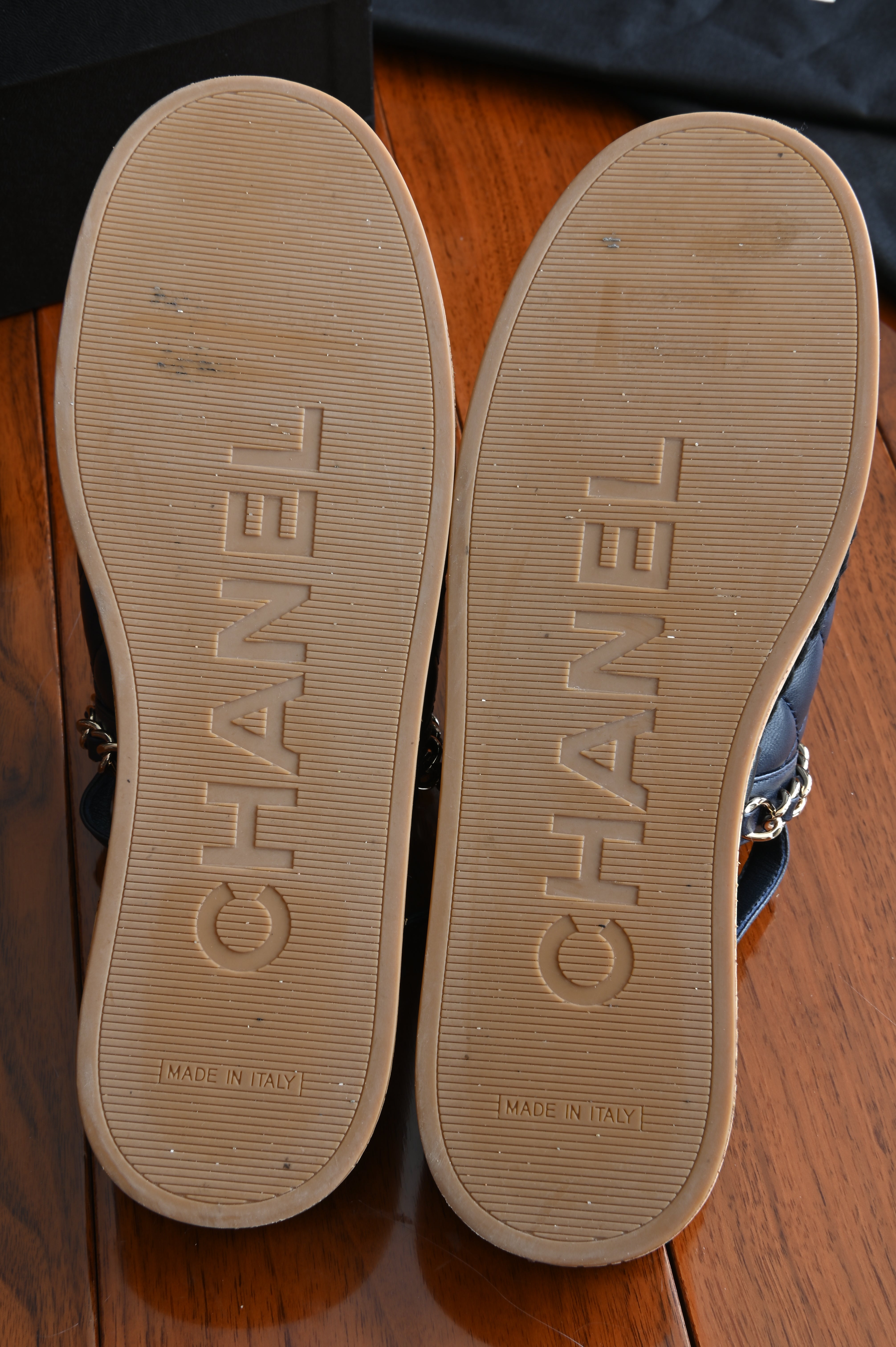 Chanel Quilted Slingback chained mules in Navy blue