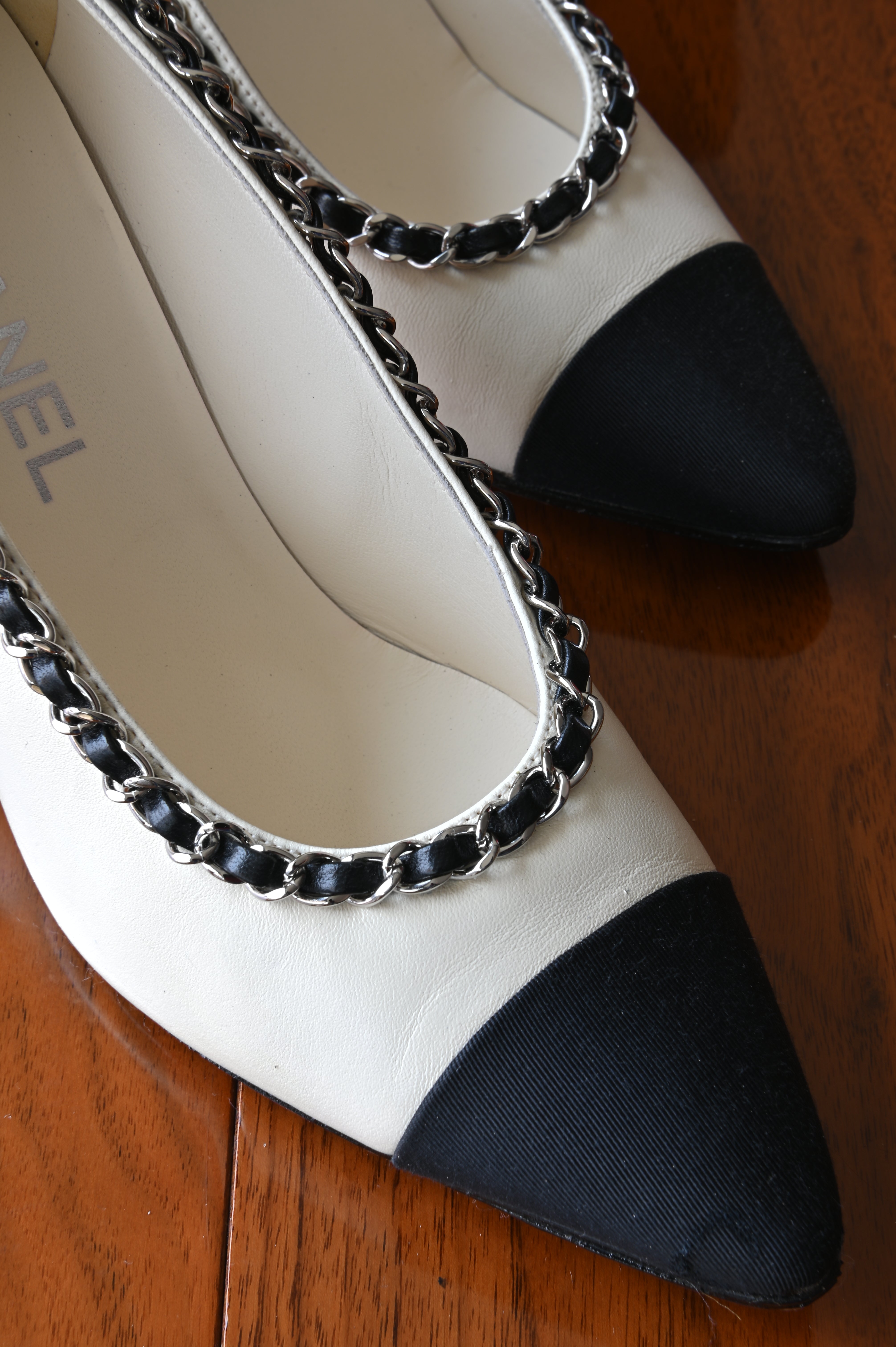 Chanel White Lamb Leather Chain Pumps front