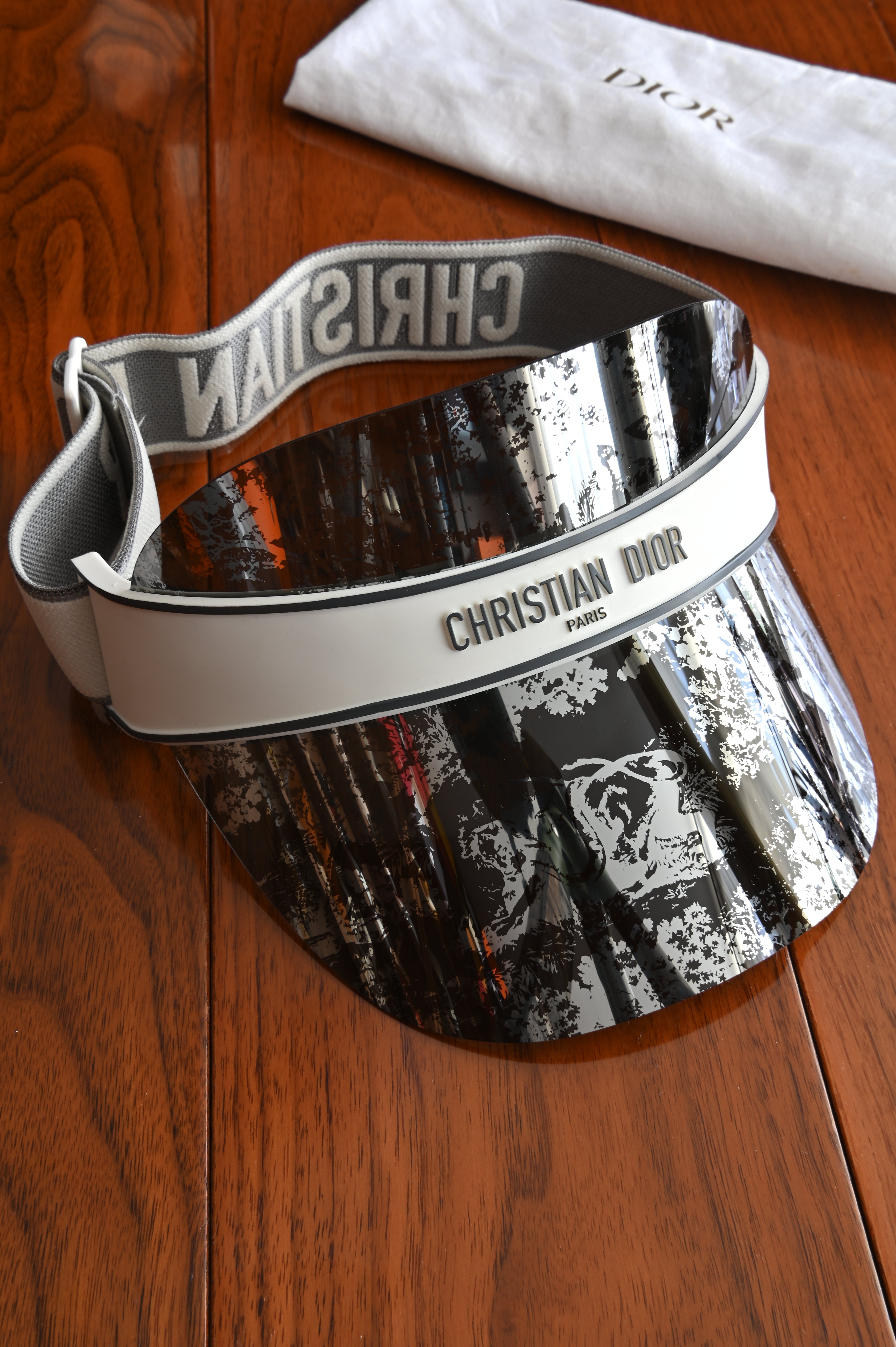 Christian Dior DiorClub V1U visor with a black and silver patterned brim front