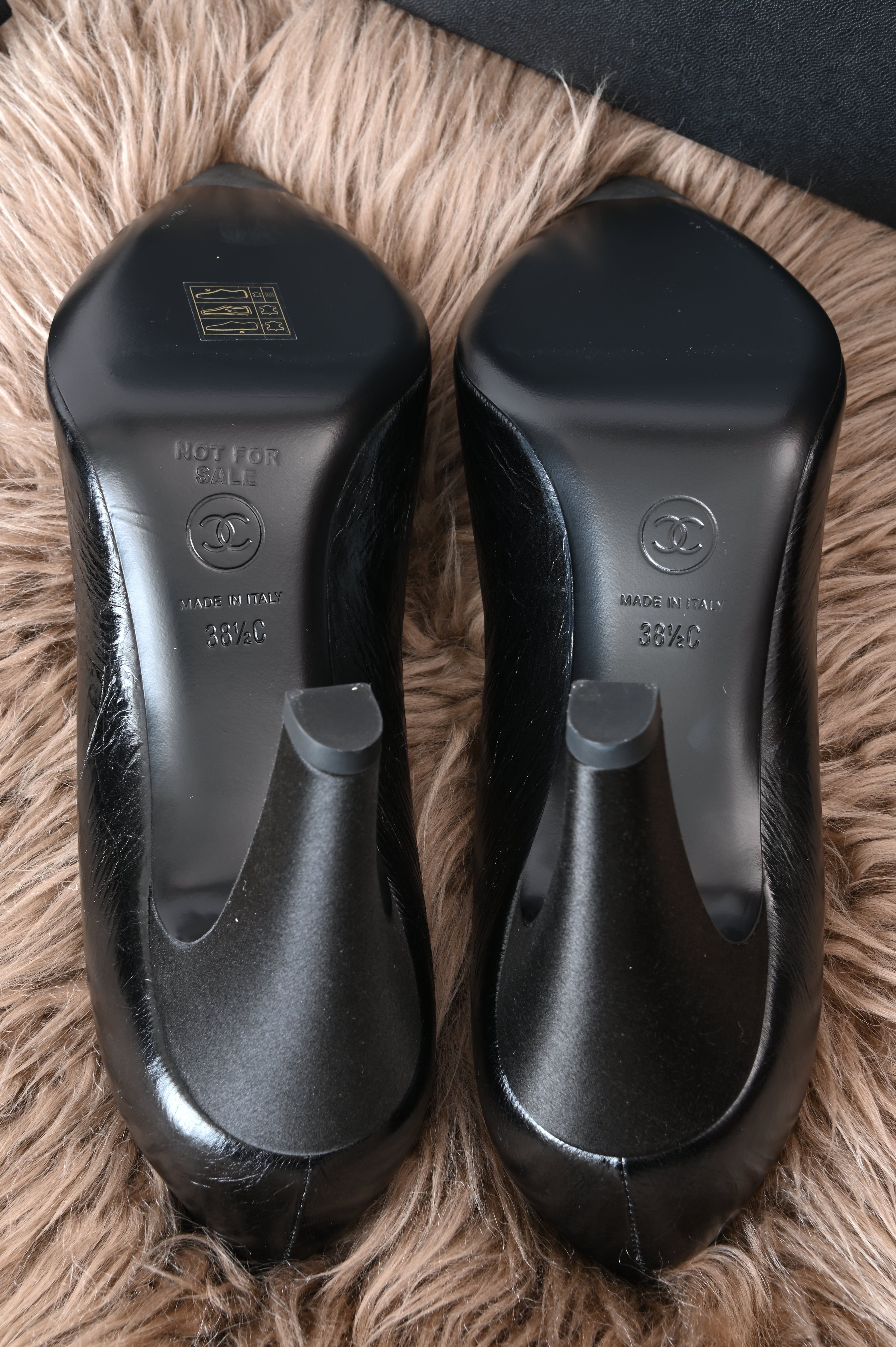 Chanel Gabrielle CoCo pumps in distressed leather