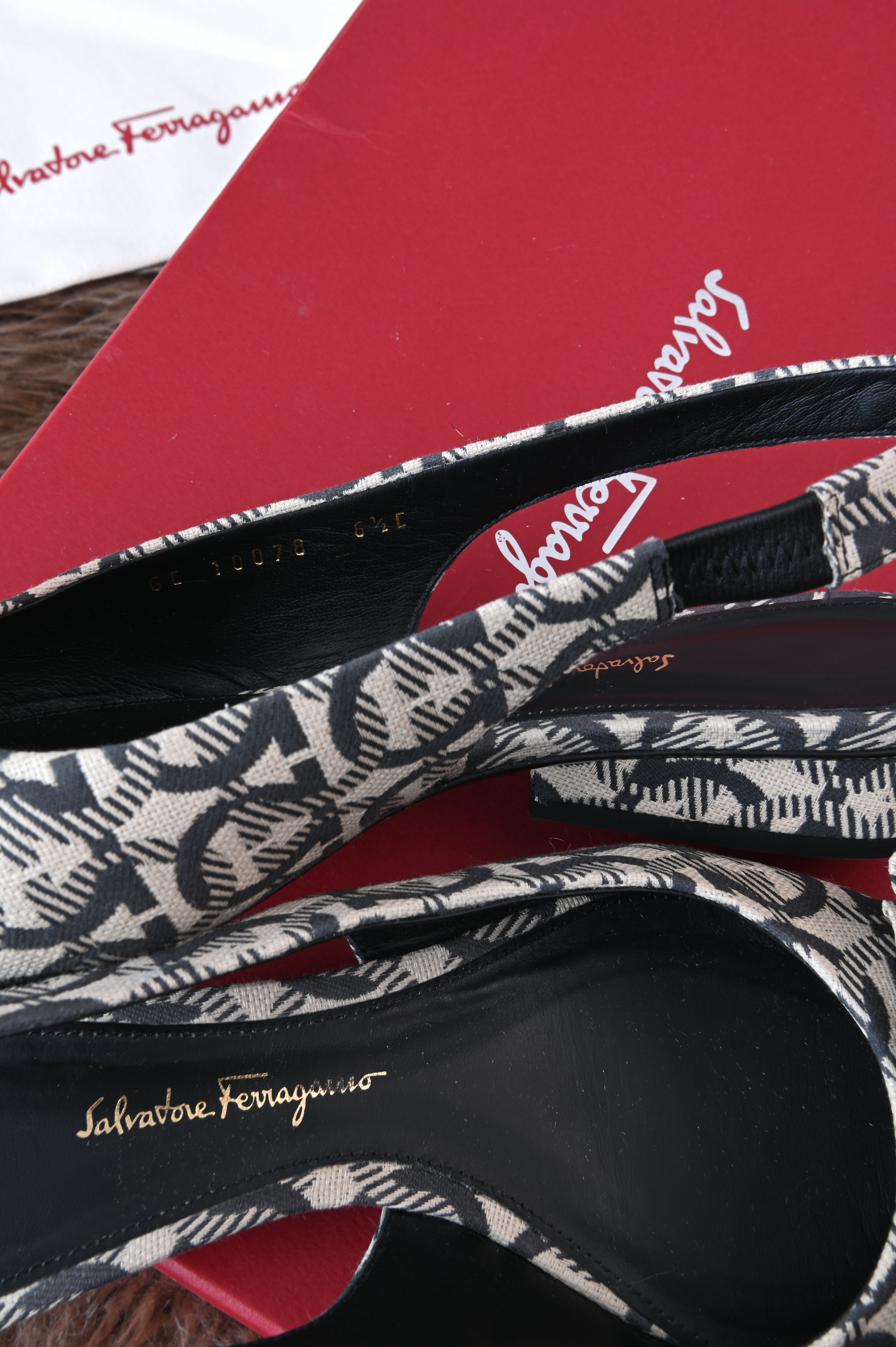 Salvatore Ferragamo Gancini Viva Sling