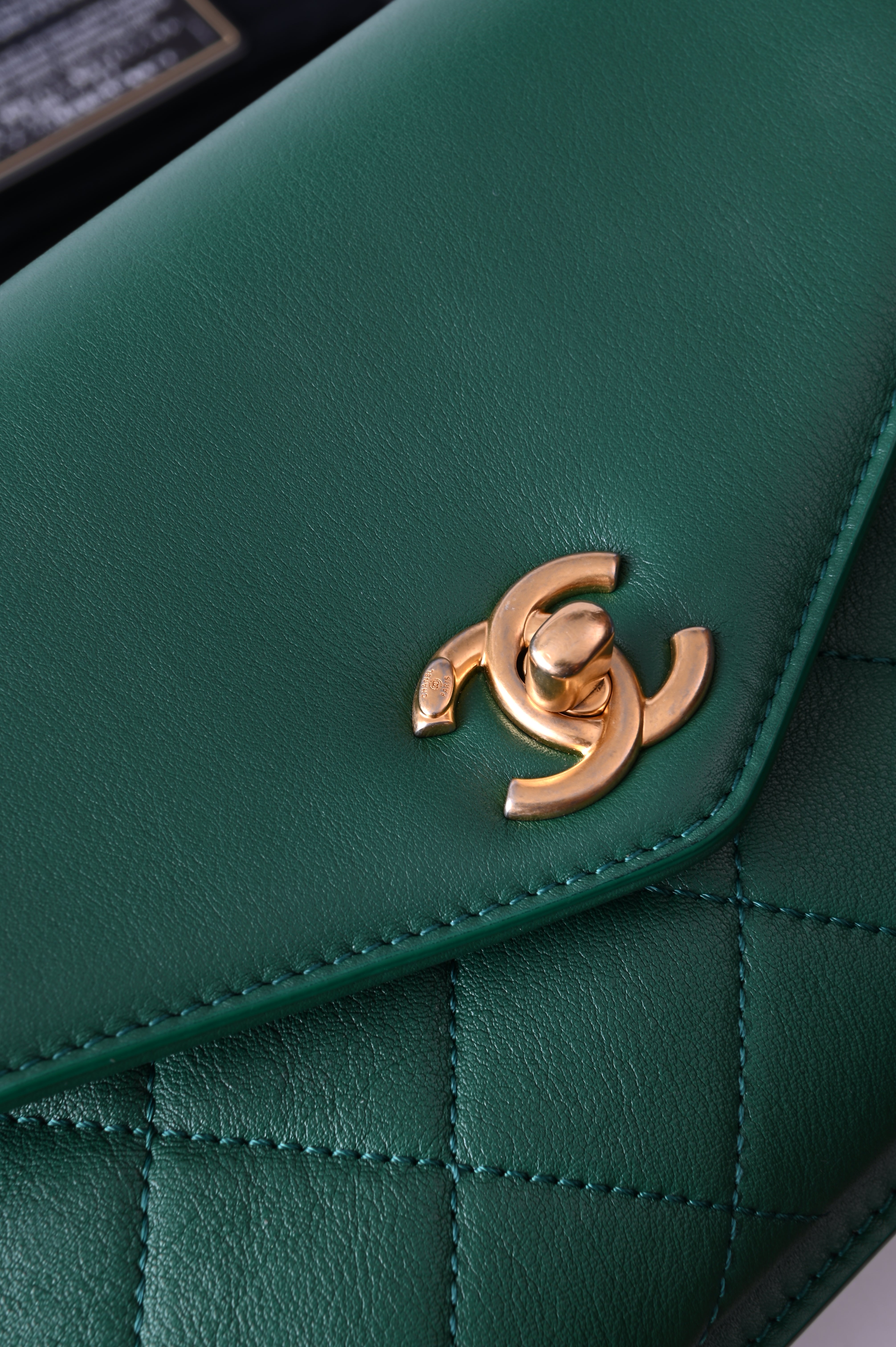 Chanel Chain Shoulder Bag Matelasse in Green and gold hardware