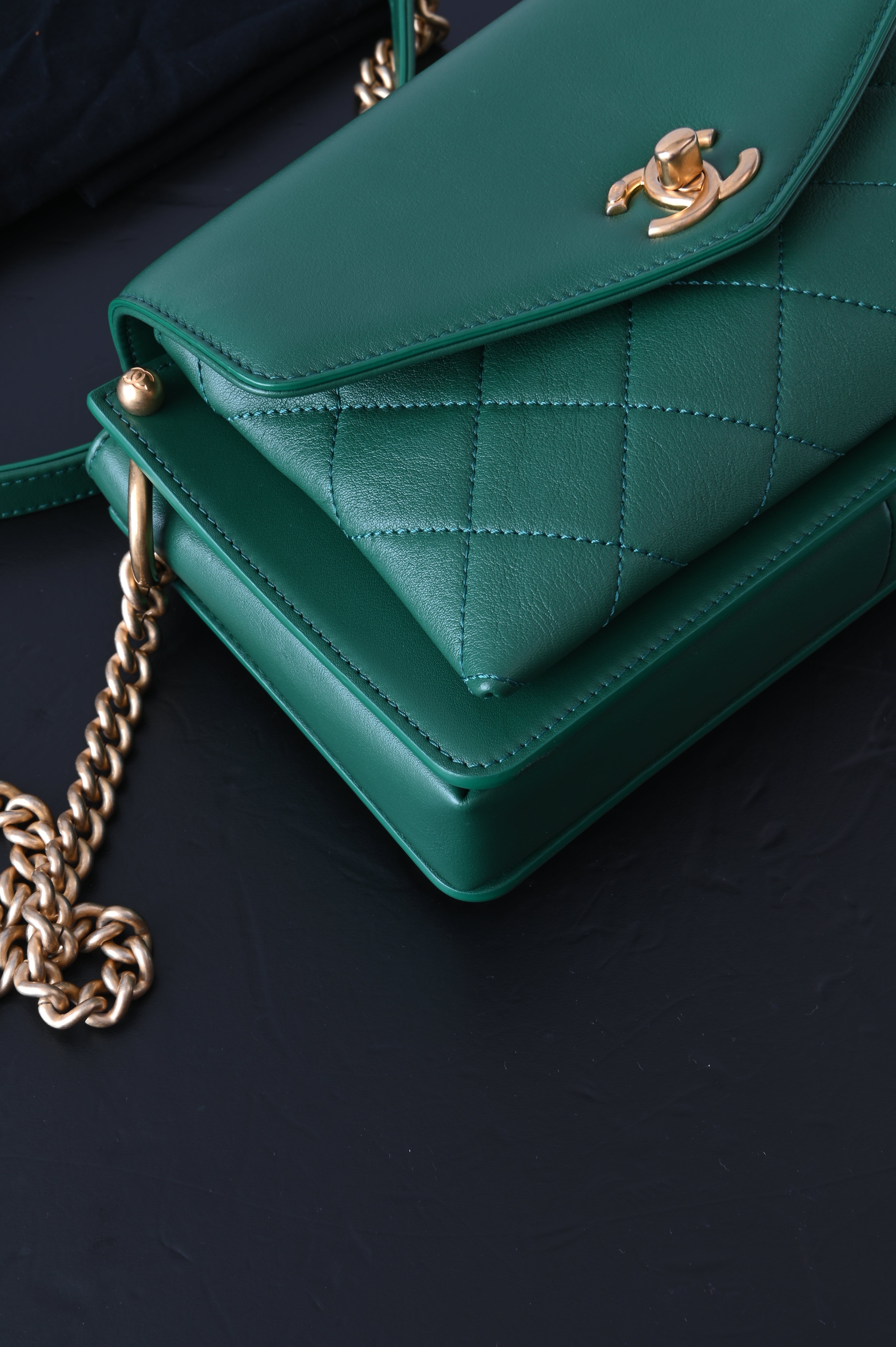 Chanel Chain Shoulder Bag Matelasse in Green and gold hardware