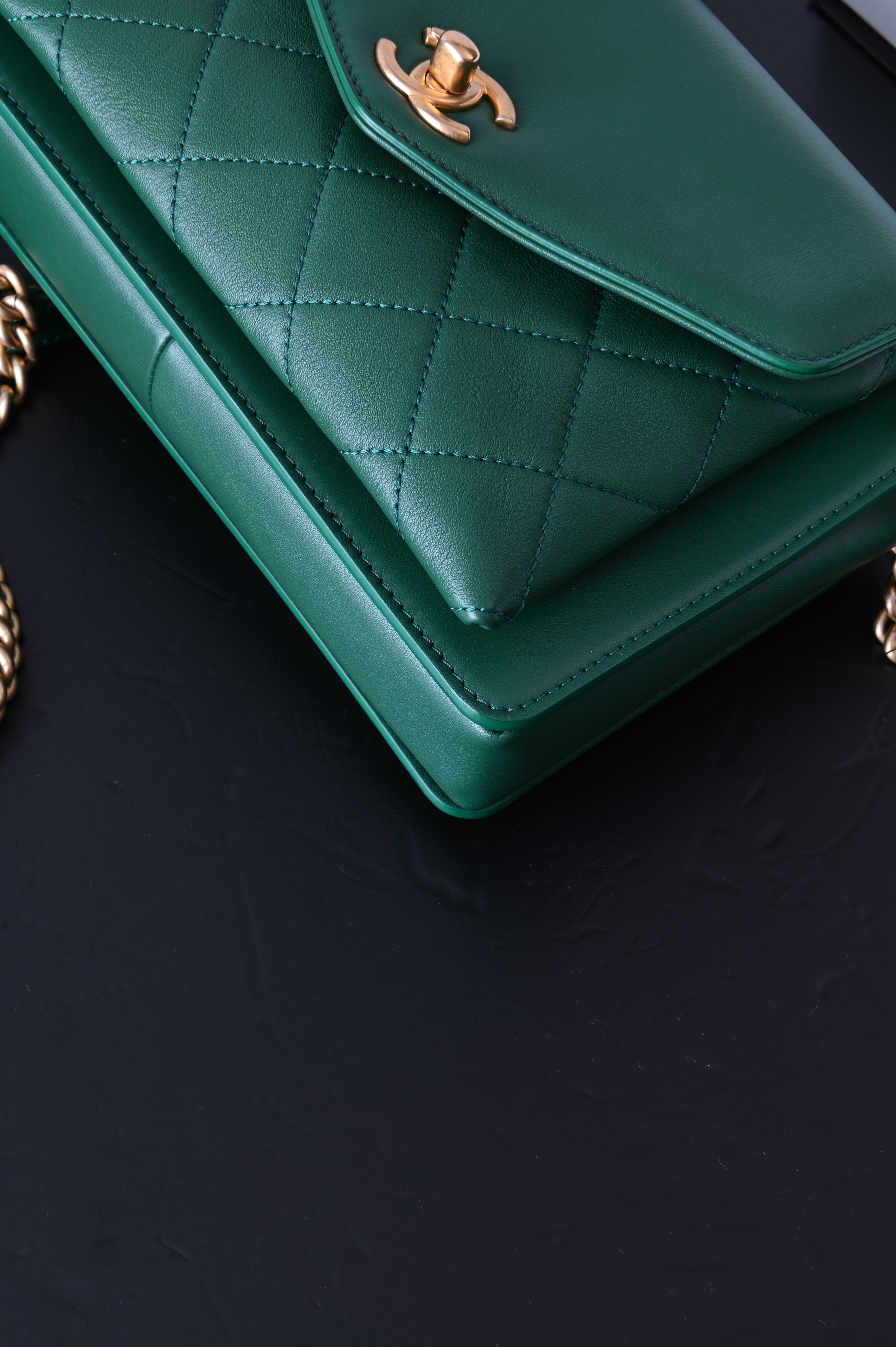 Chanel Chain Shoulder Bag Matelasse in Green and gold hardware