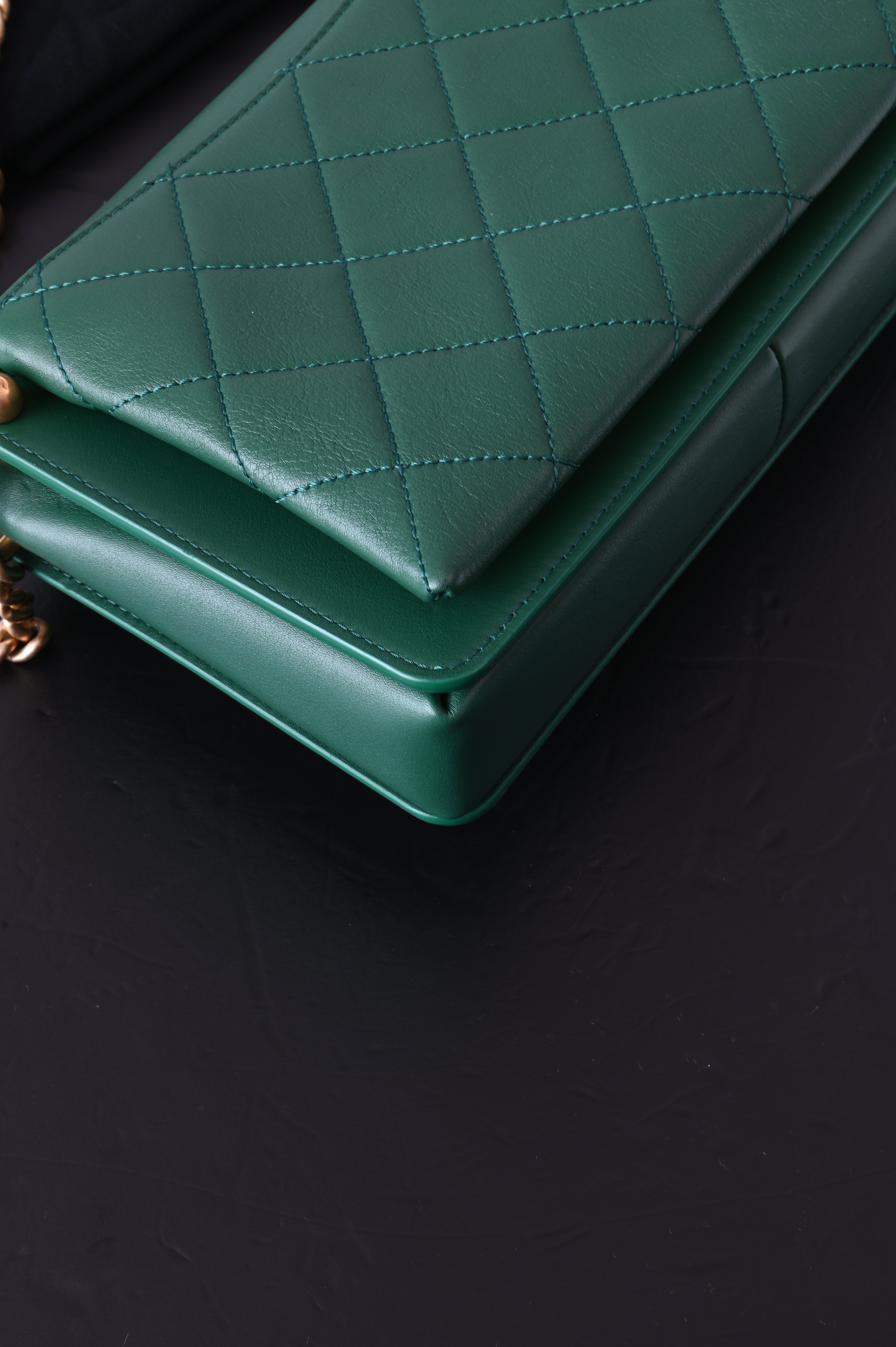 Chanel Chain Shoulder Bag Matelasse in Green and gold hardware