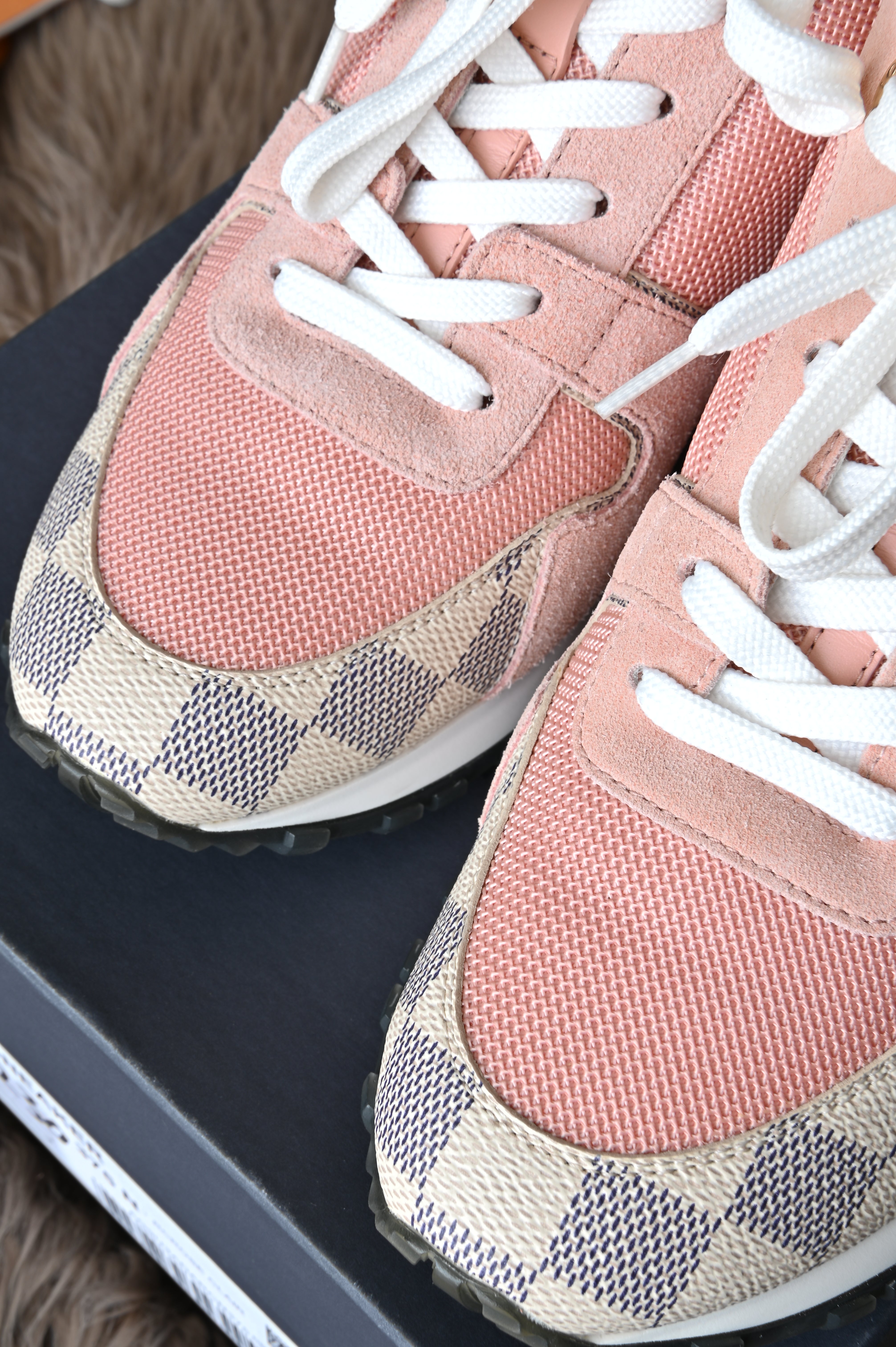 Louis Vuitton Runway sneakers Azure Rose Clair
