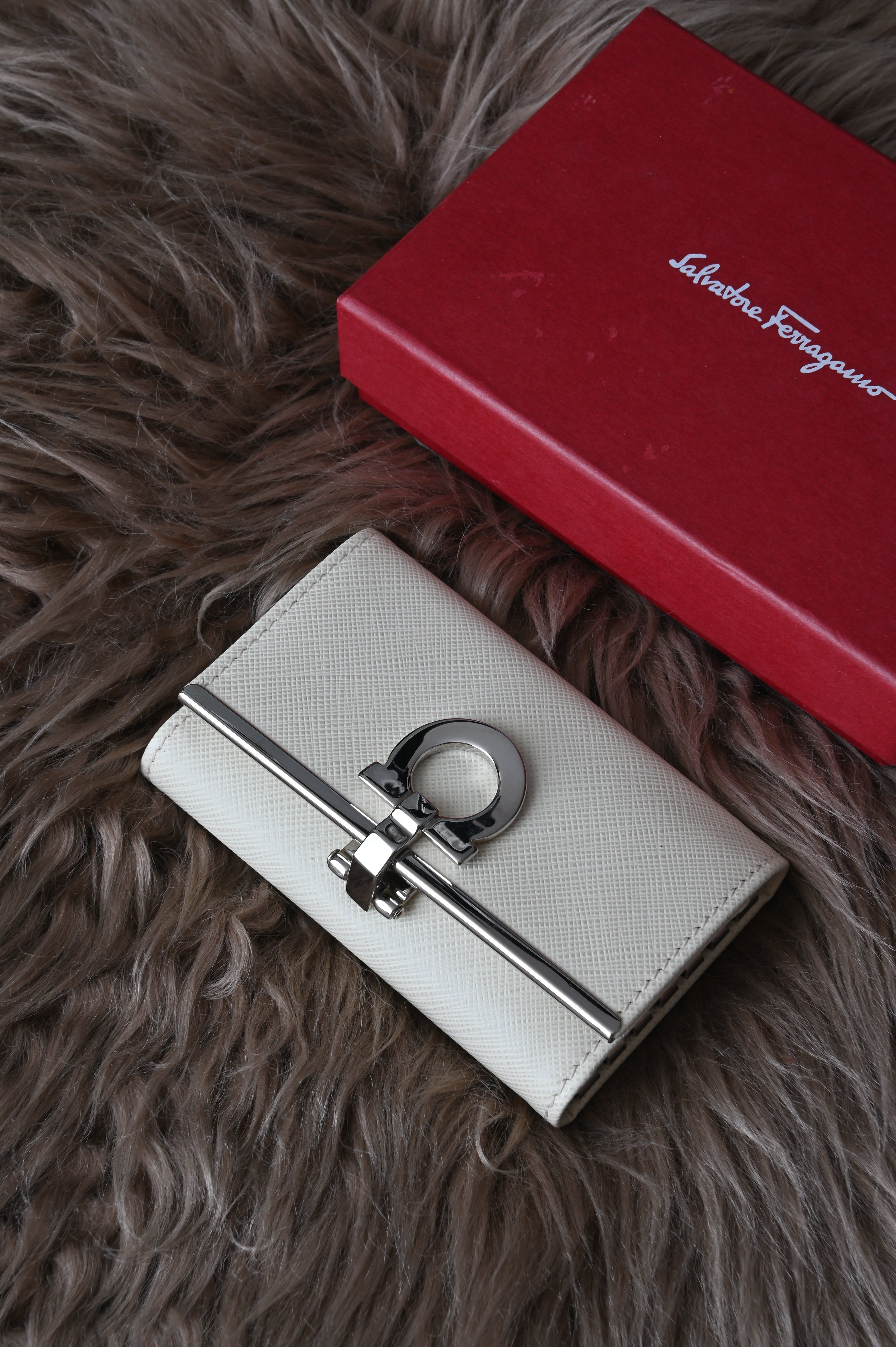Salvatore Ferragamo Keyholder in cream white