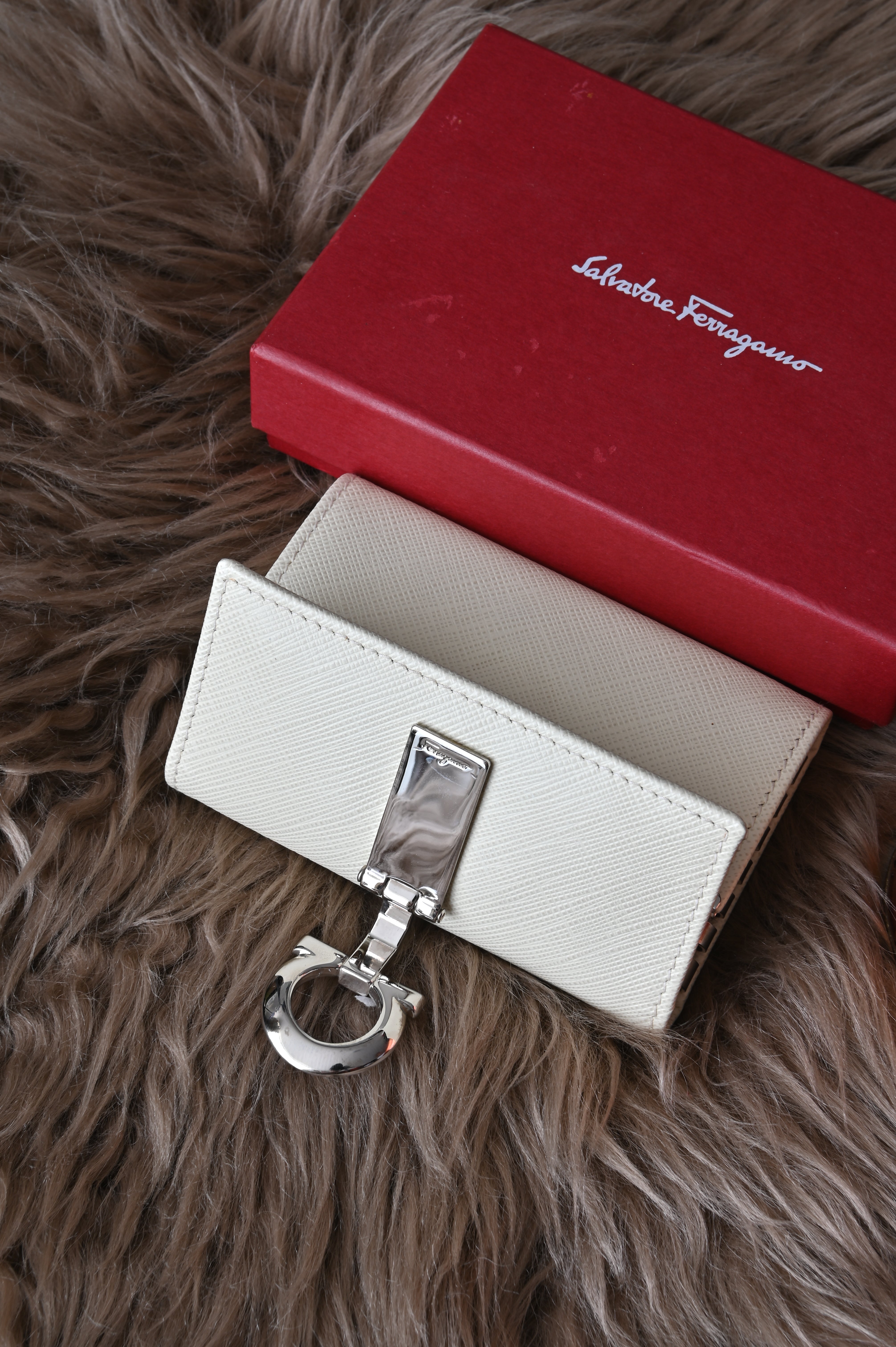 Salvatore Ferragamo Keyholder in cream white
