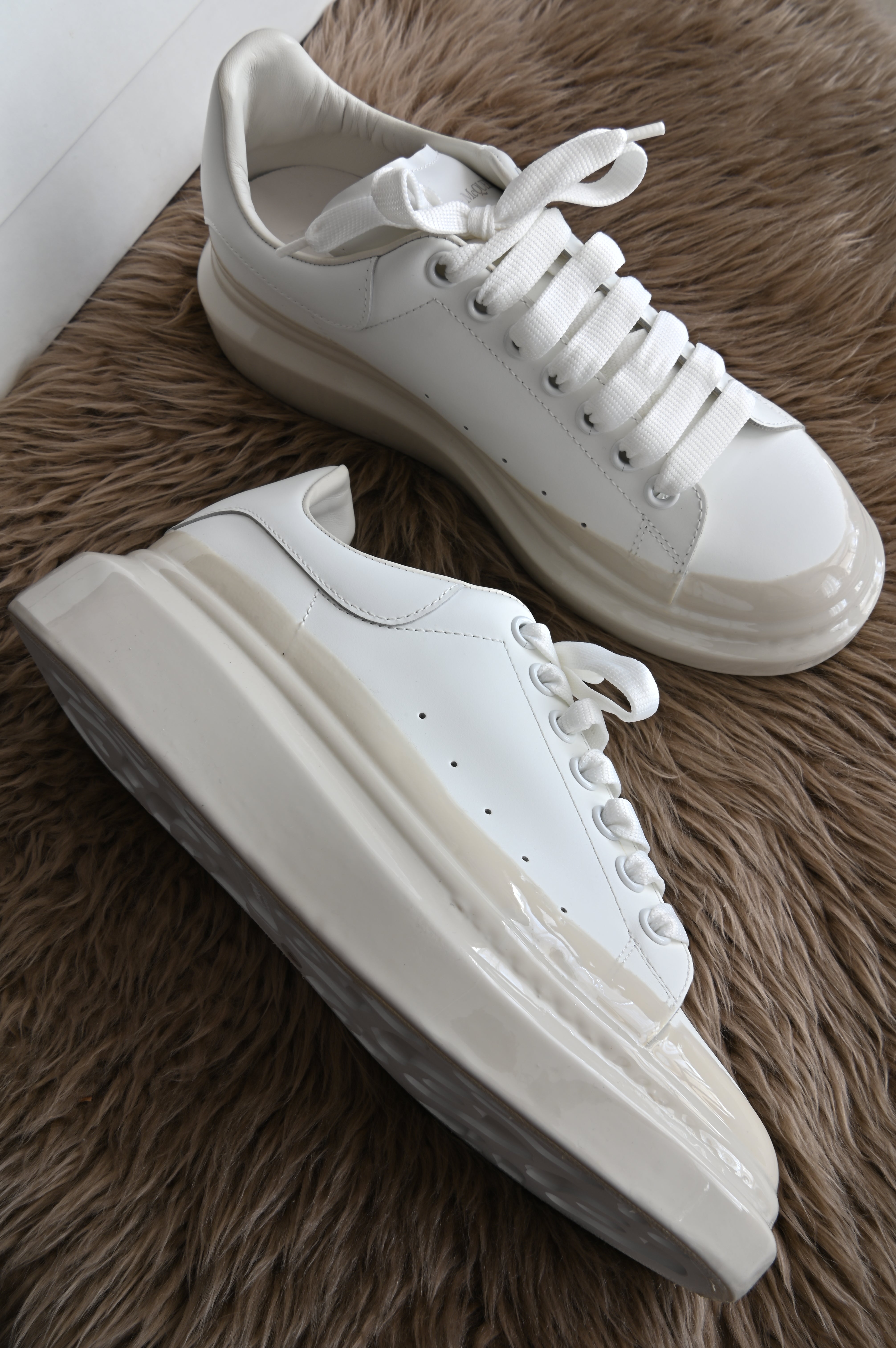 Alexander McQueen Oversized sneakers in white