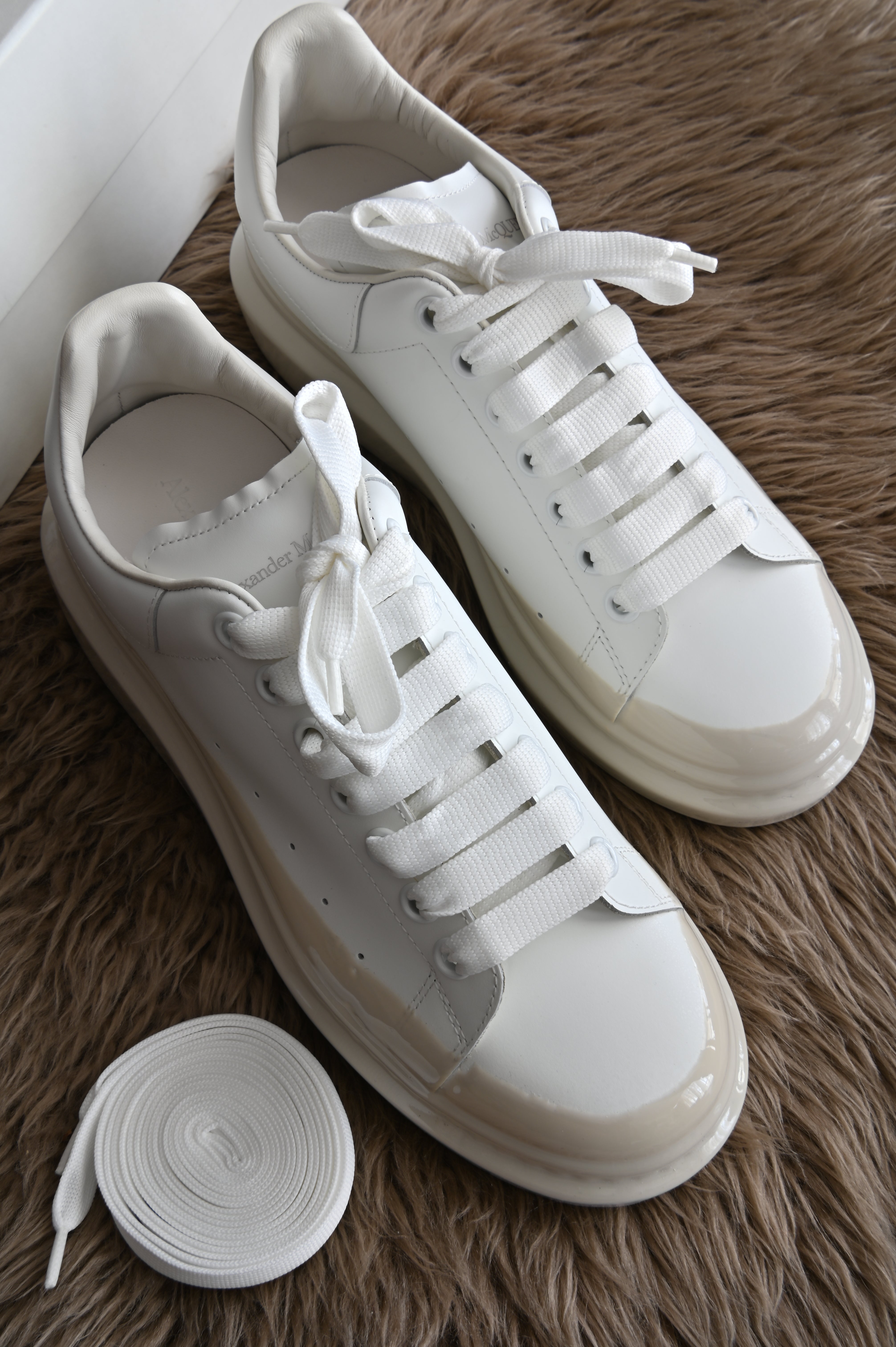 Alexander McQueen Oversized sneakers in white