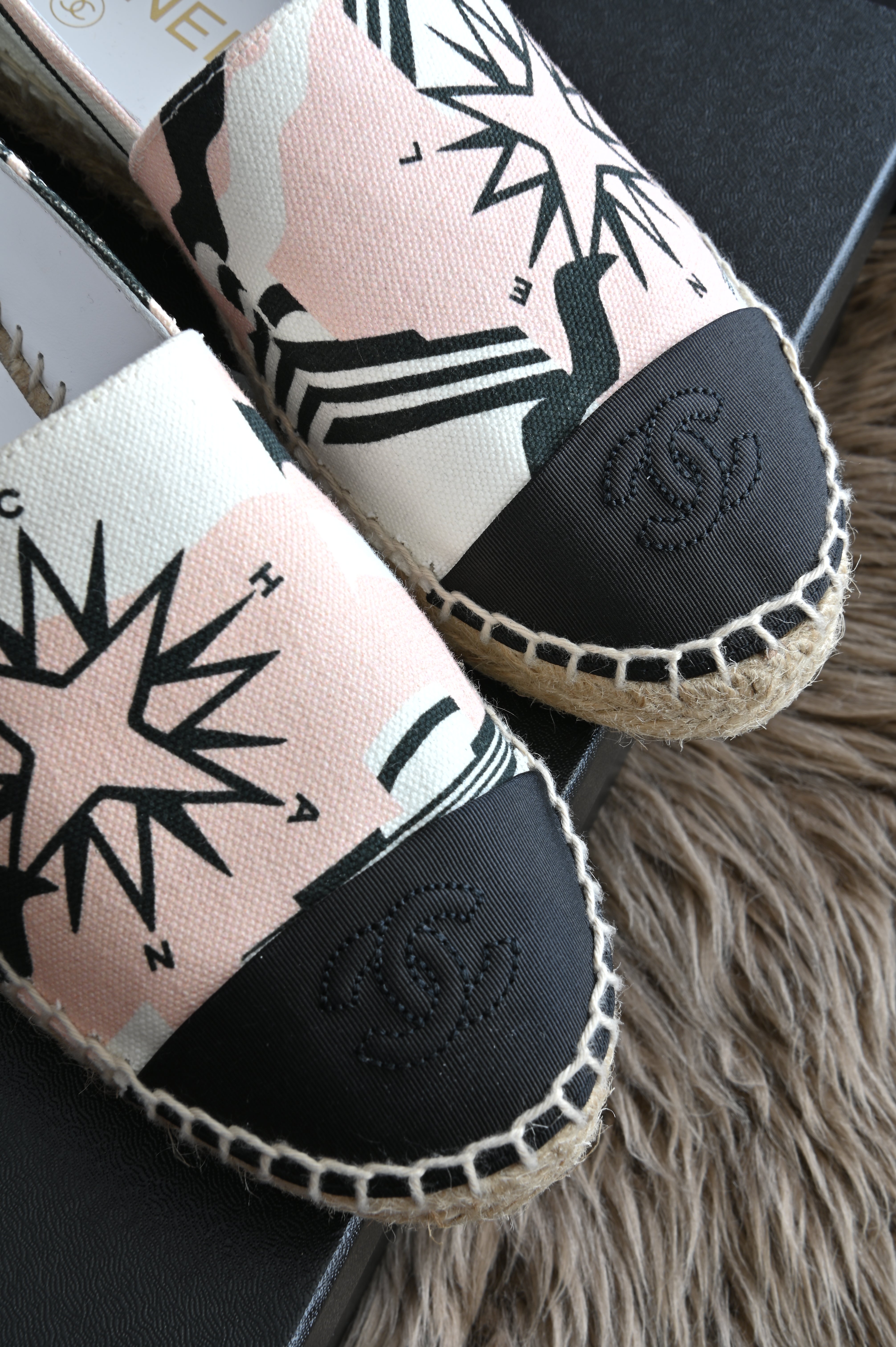 Chanel Espadrilles in light pink canvas with star print