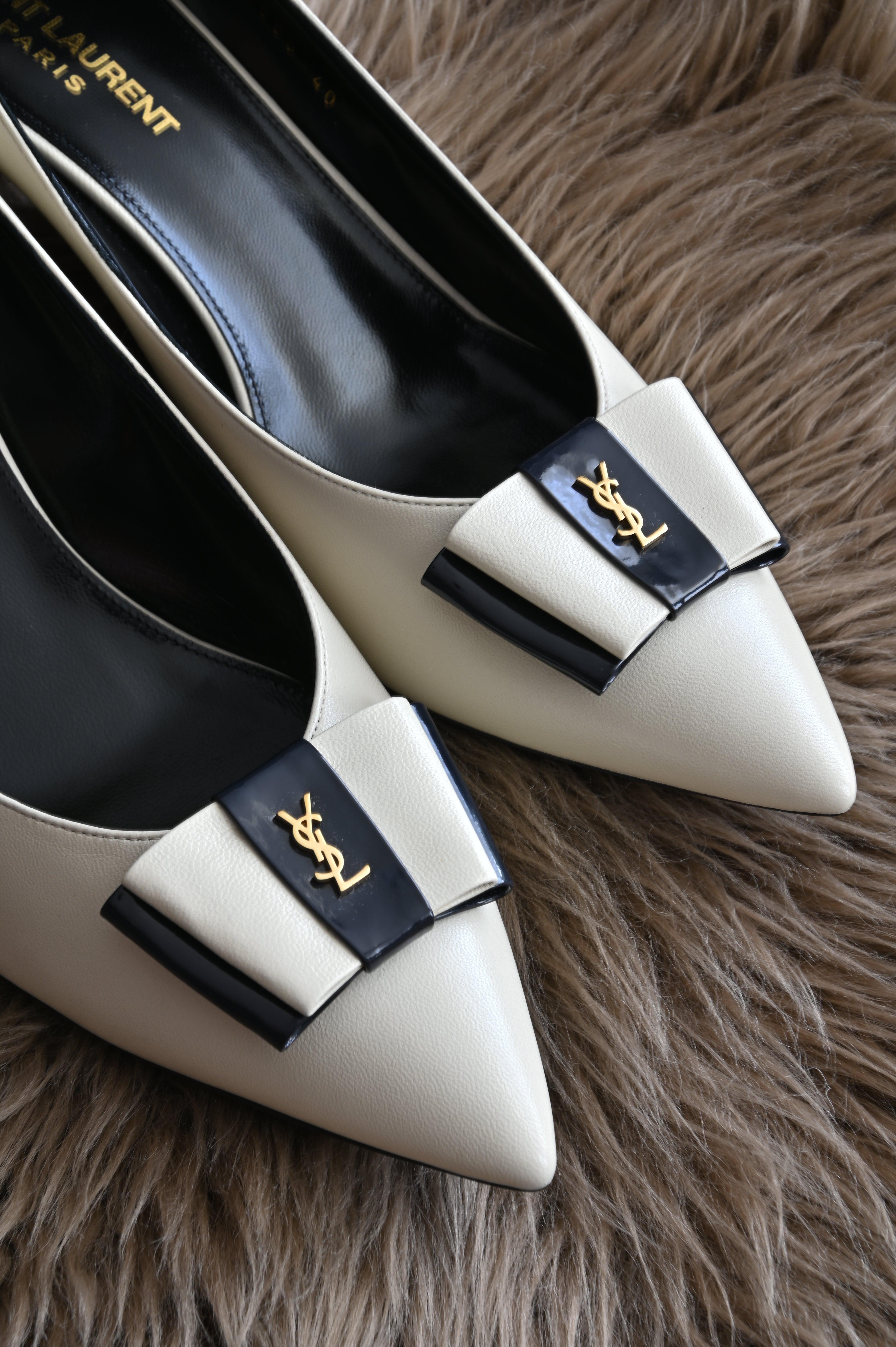 Saint Laurent Anaïs 55 bow pump in cream lambskin leather