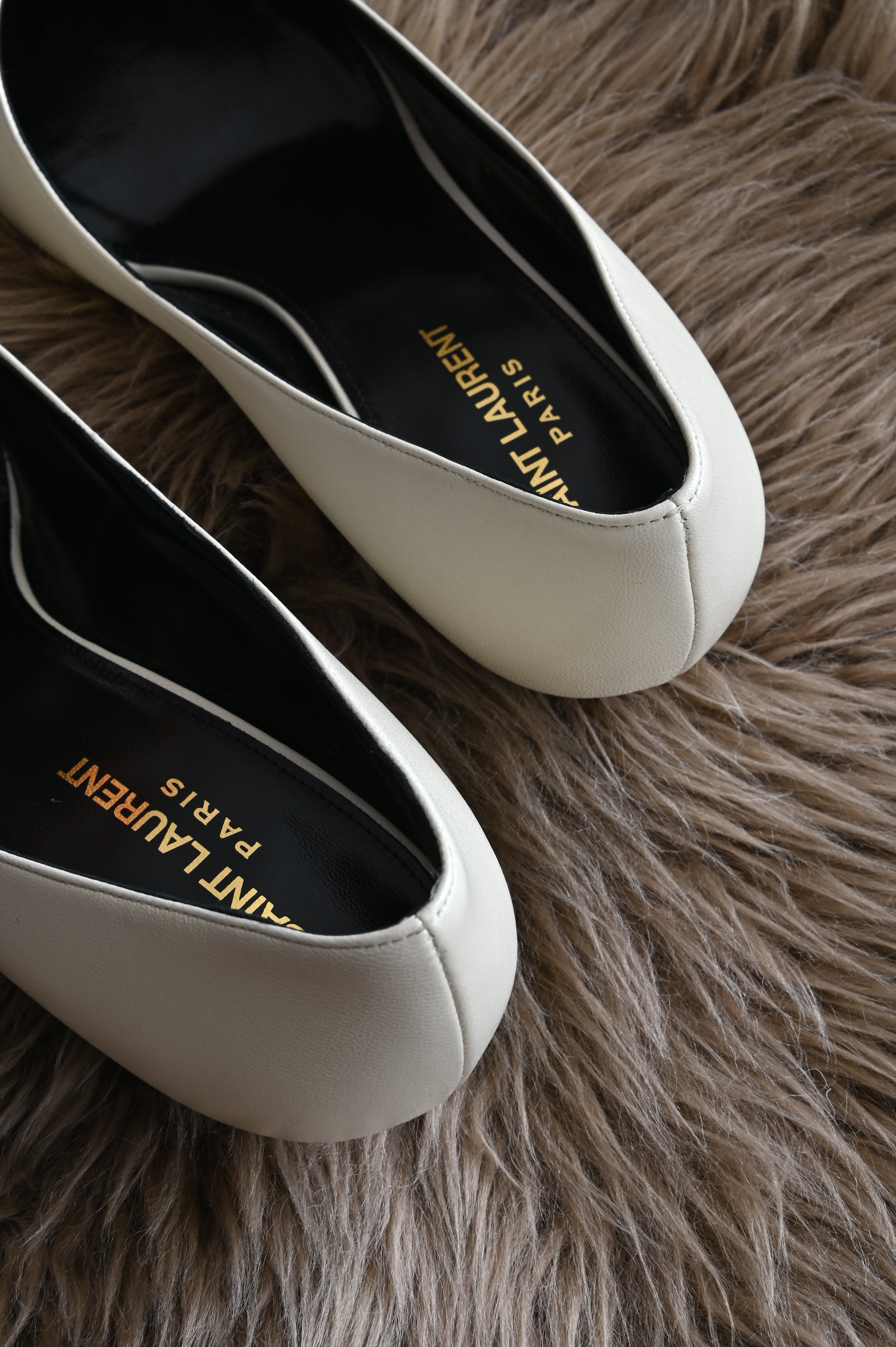 Saint Laurent Anaïs 55 bow pump in cream lambskin leather