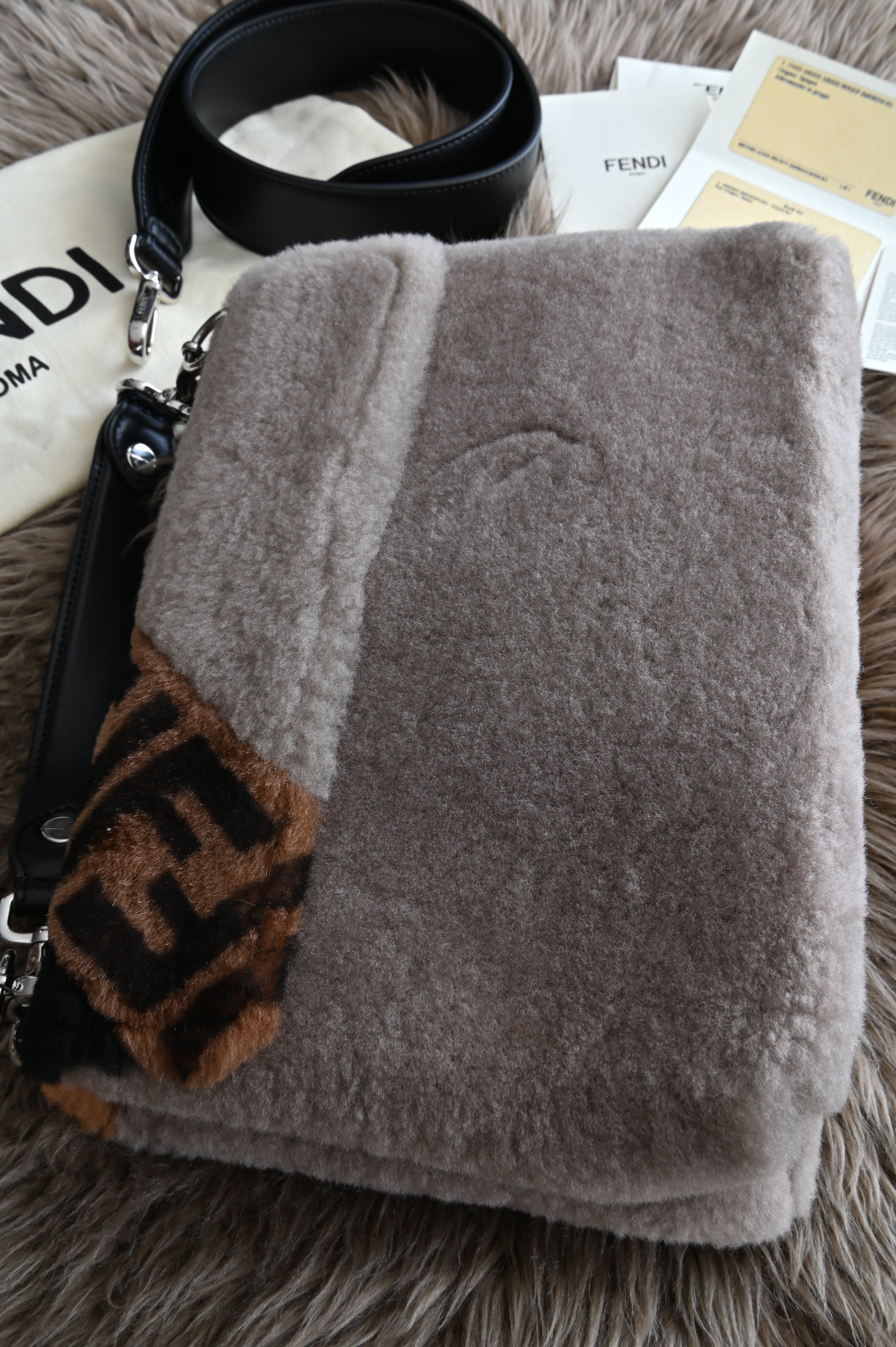 Fendi Shearling Medium Forever Kan I shoulder bag