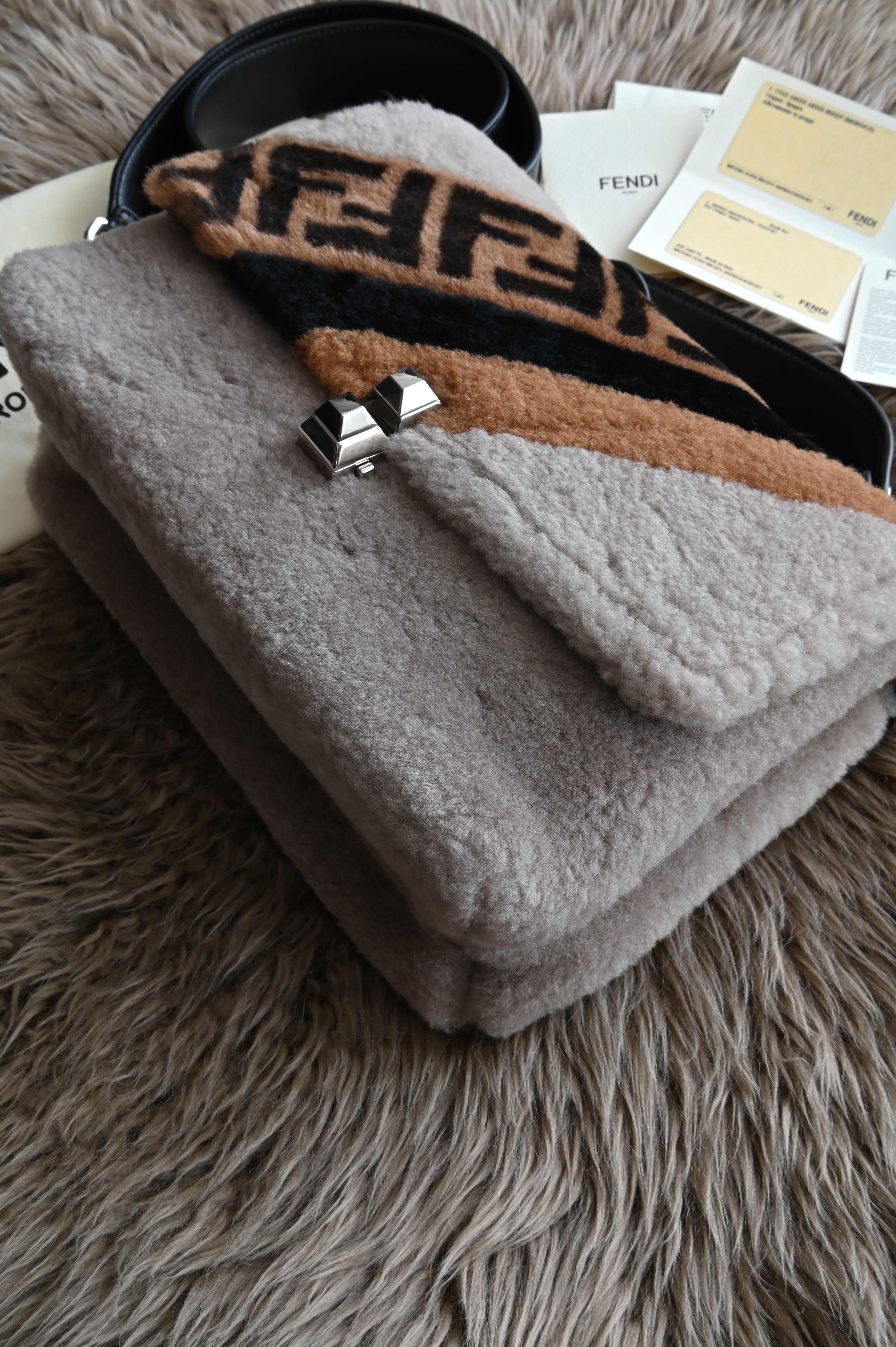 Fendi Shearling Medium Forever Kan I shoulder bag