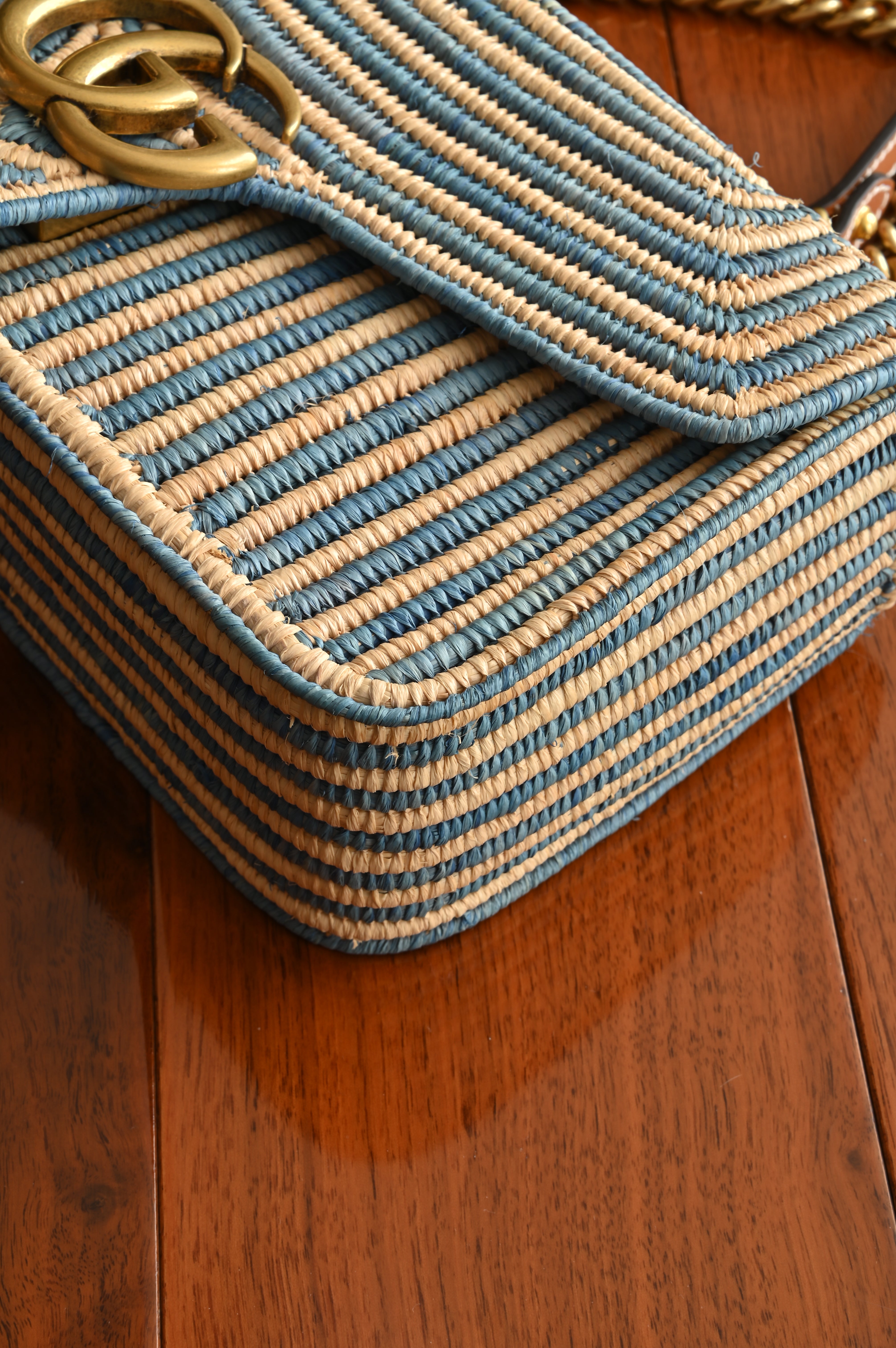 Gucci Marmont Small Shoulder Bag in blue Tan woven raffia Gold