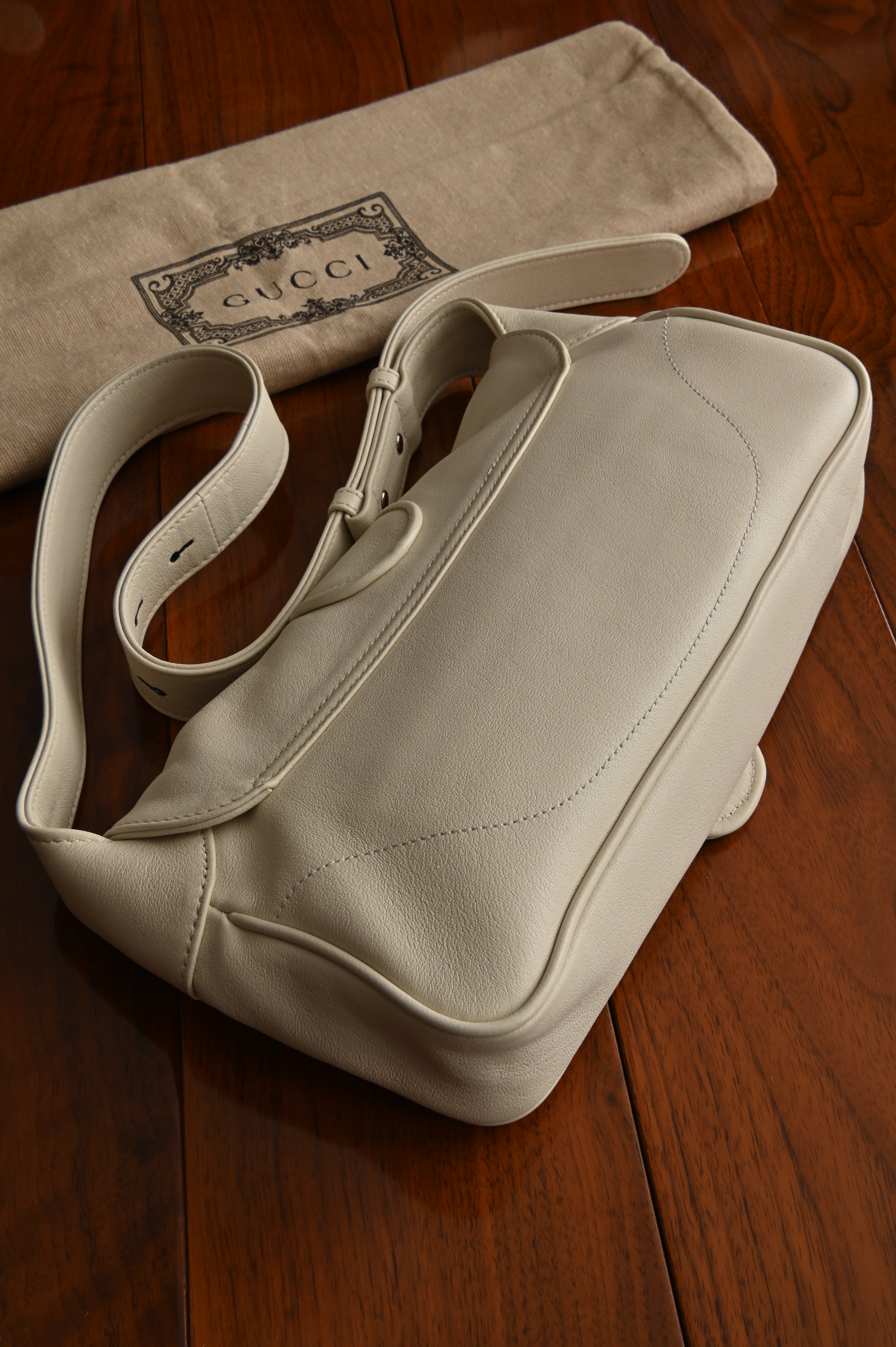 Gucci Aphrodite Small Leather Shoulder Bag