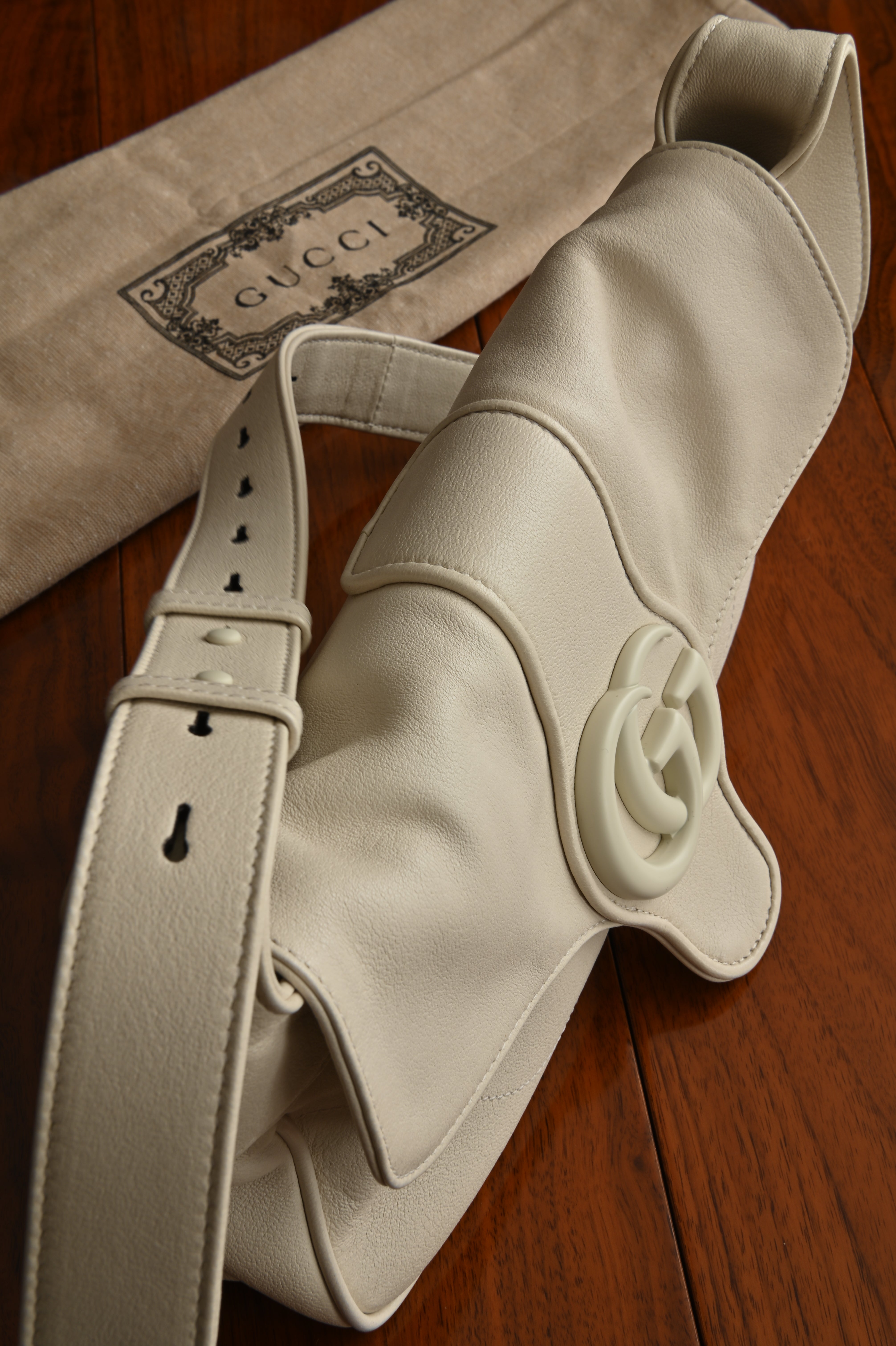 Gucci Aphrodite Small Leather Shoulder Bag