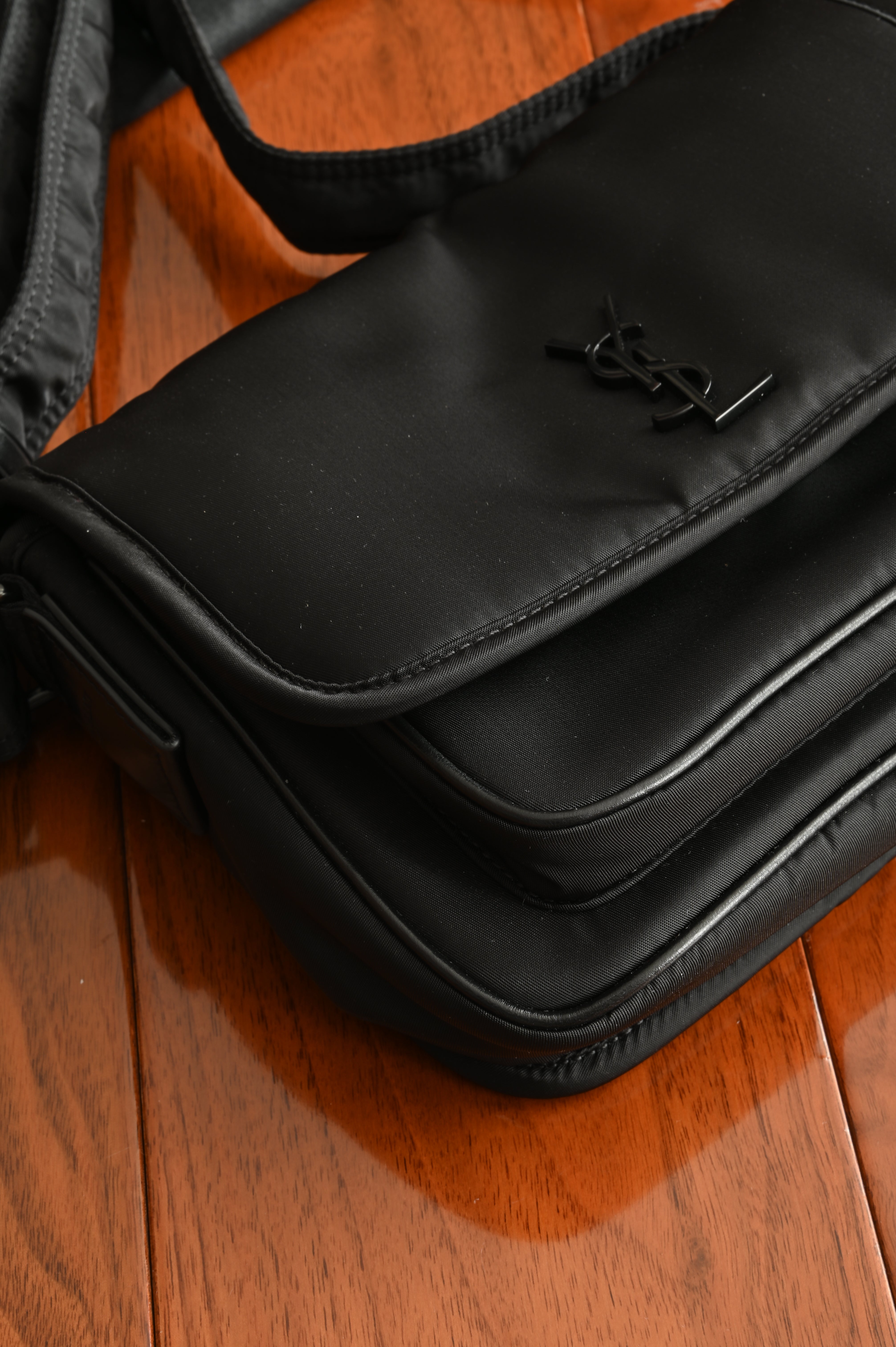 Saint Laurent Black Niki Messenger Bag