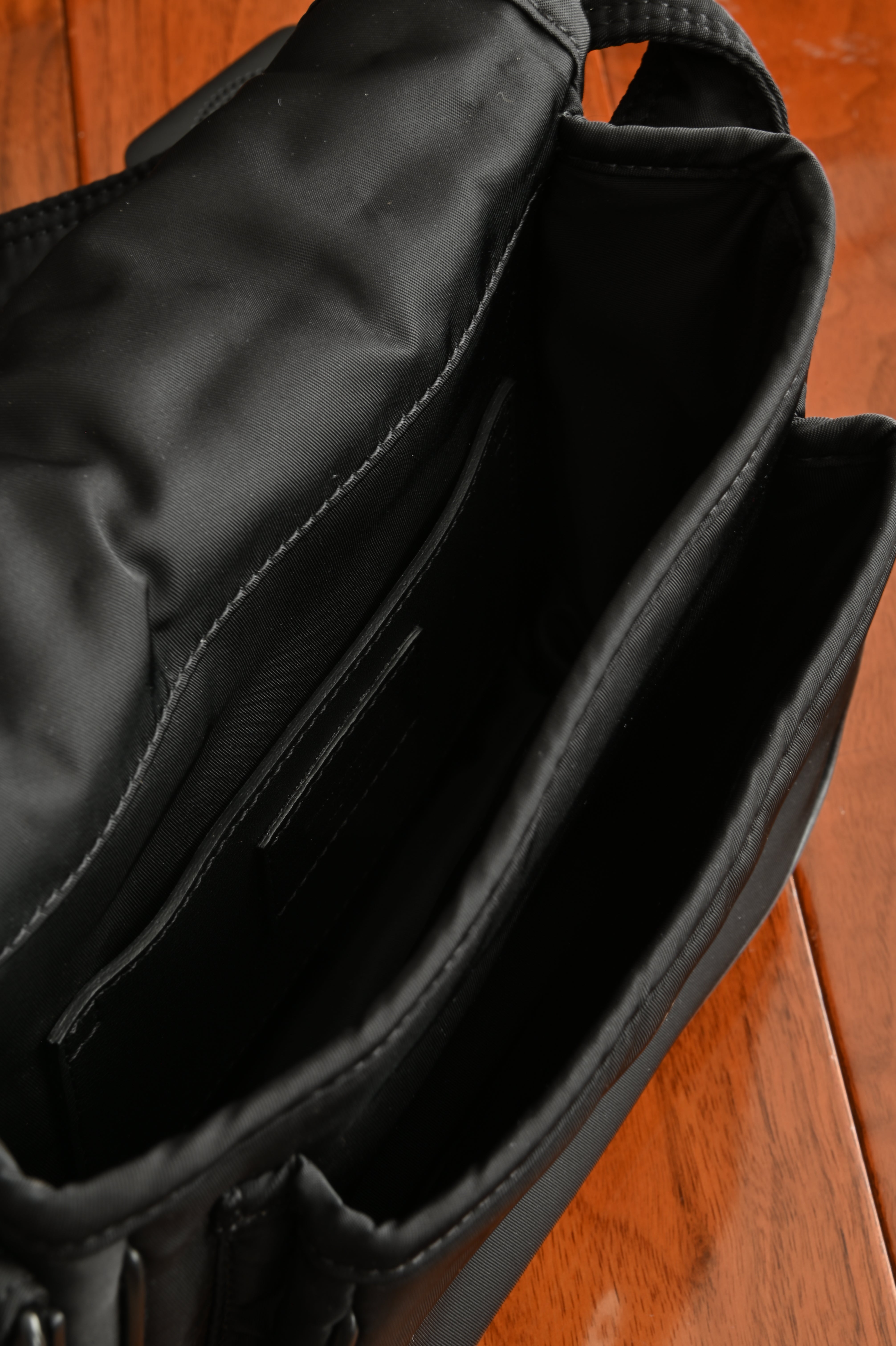 Saint Laurent Black Niki Messenger Bag