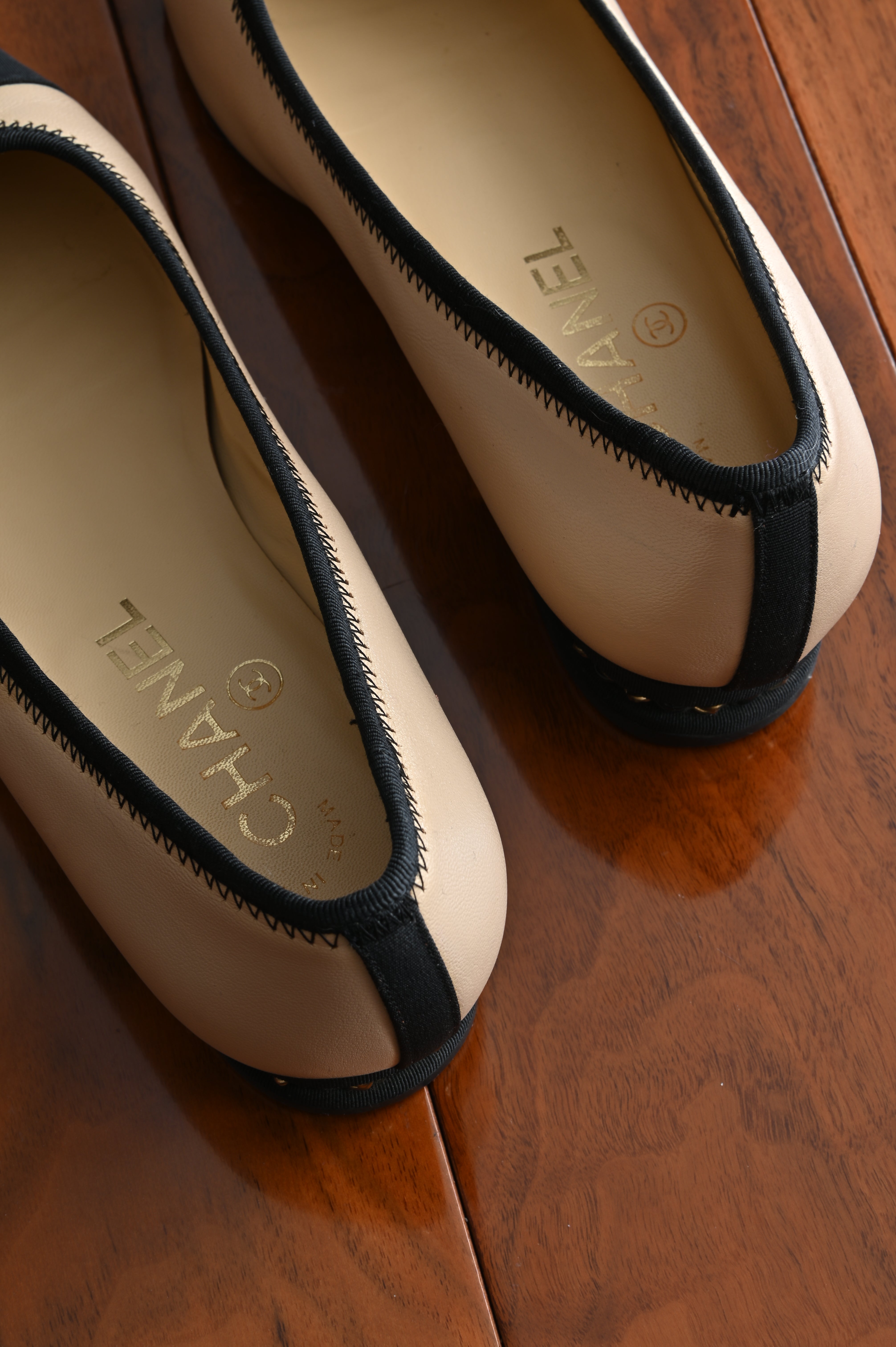 Chanel classic two-toned loafers with chain heel details