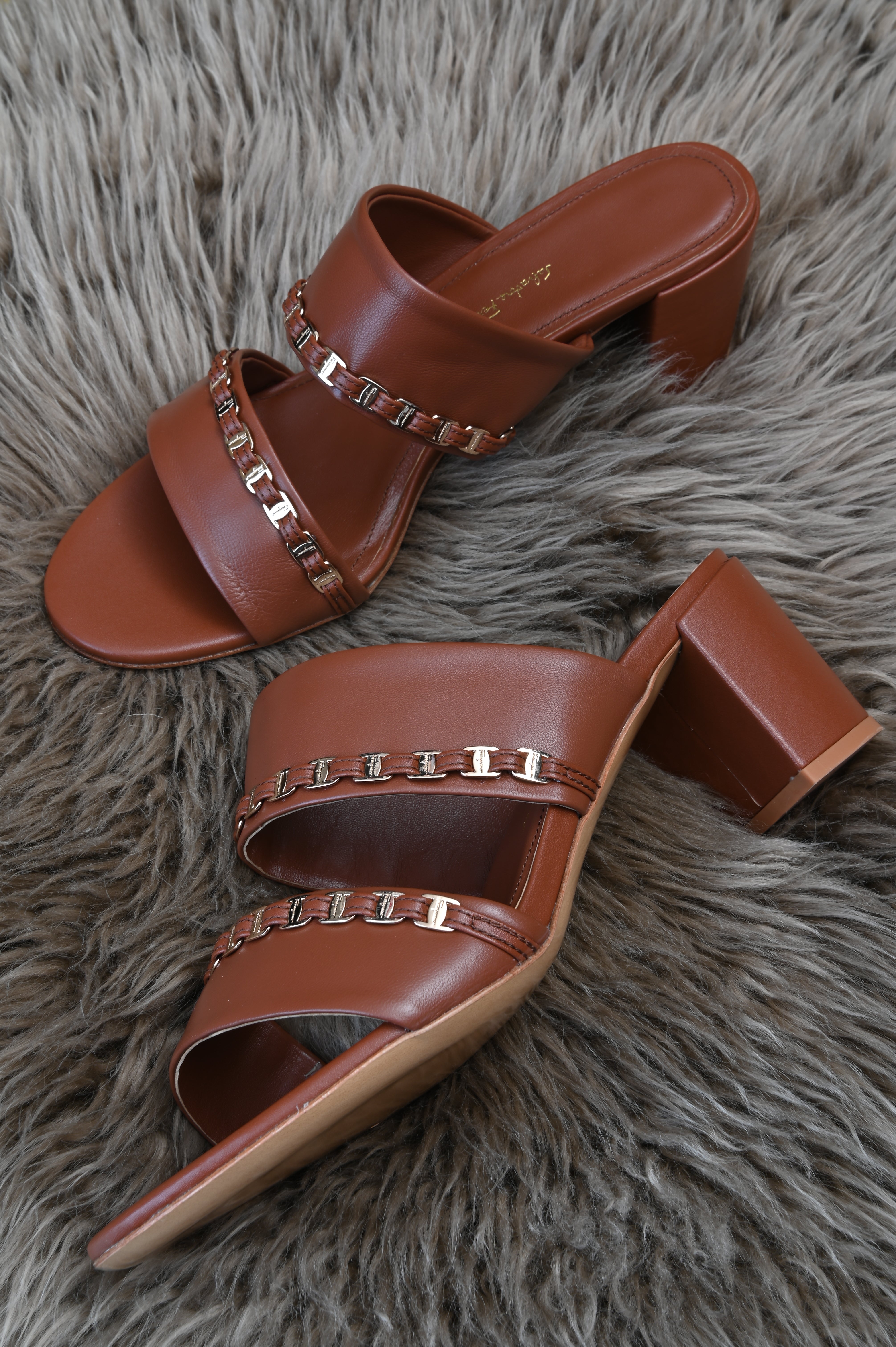Salvatore Ferragamo Trabiana Chain Block Size 9