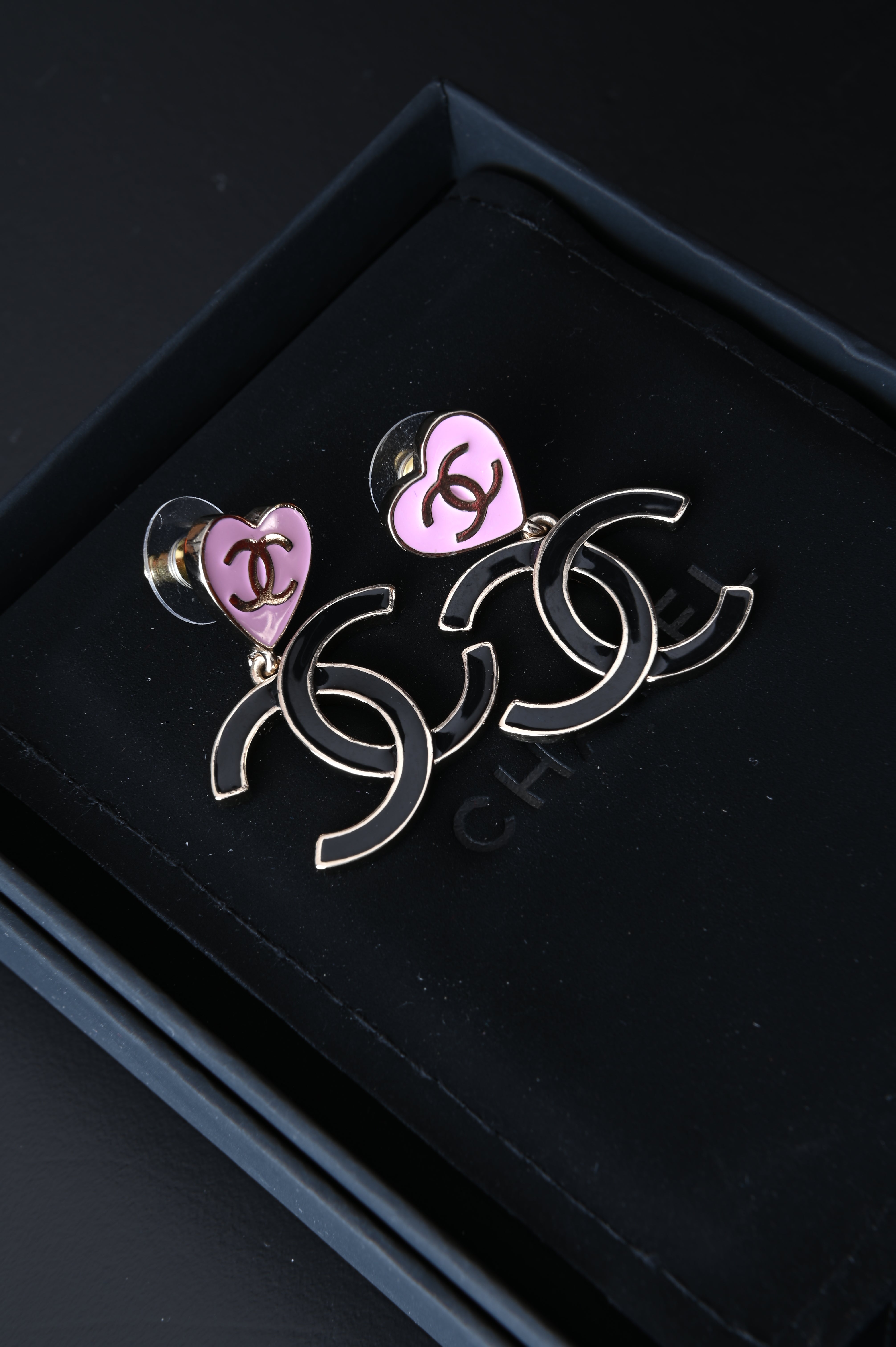 Chanel 24A CC heart earrings
